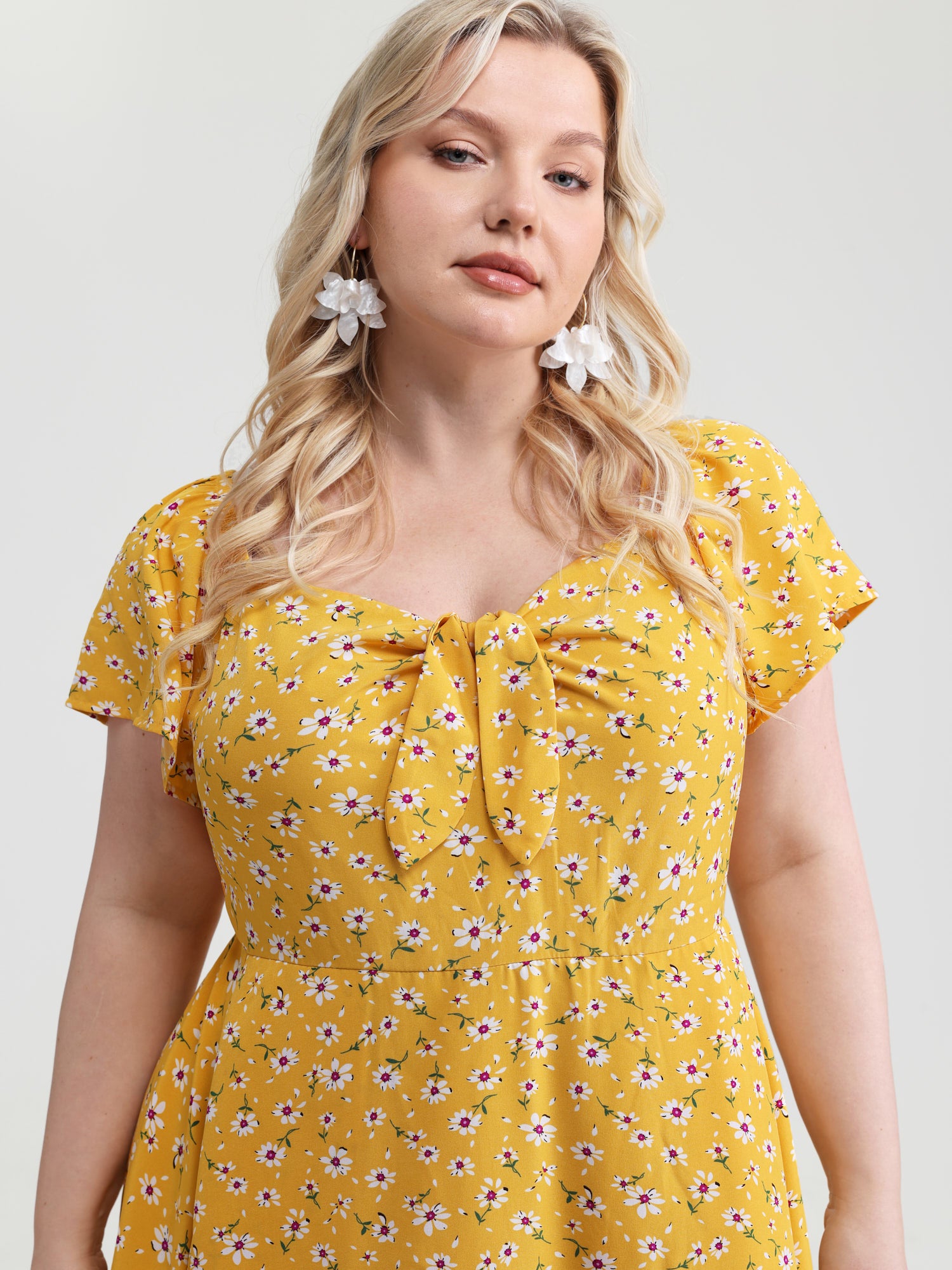 Knotted Front Daisy Floral Print Midi Dress