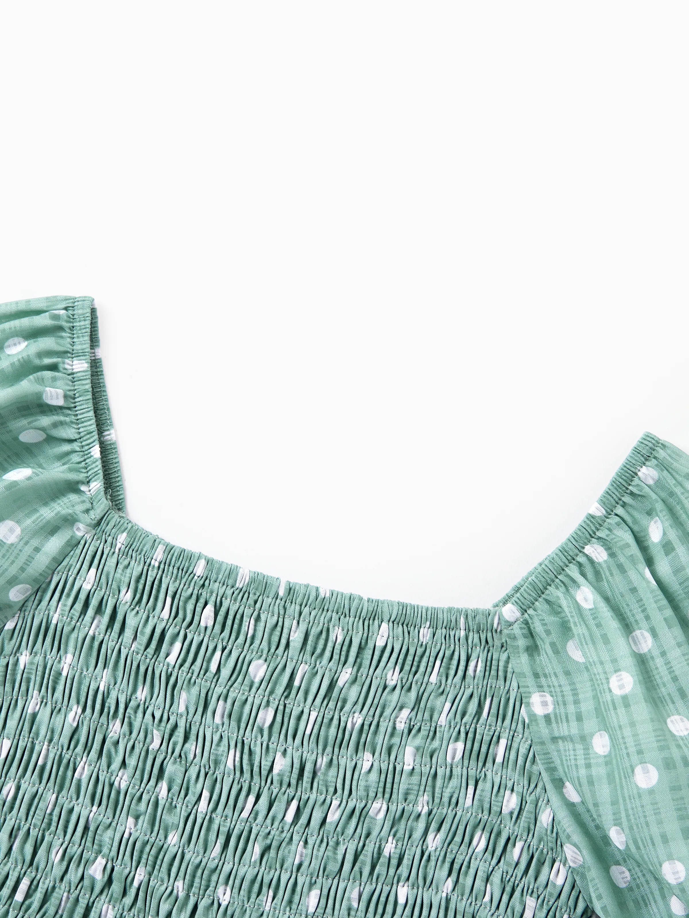 Family Matching T-Shirt & Dress Set Polka Dot Puff-sleeve Dress for Mom, Daughter & Baby, Color Block Cotton Tee for Dad & Son, Perfect for Family Outings & Photos Light Green