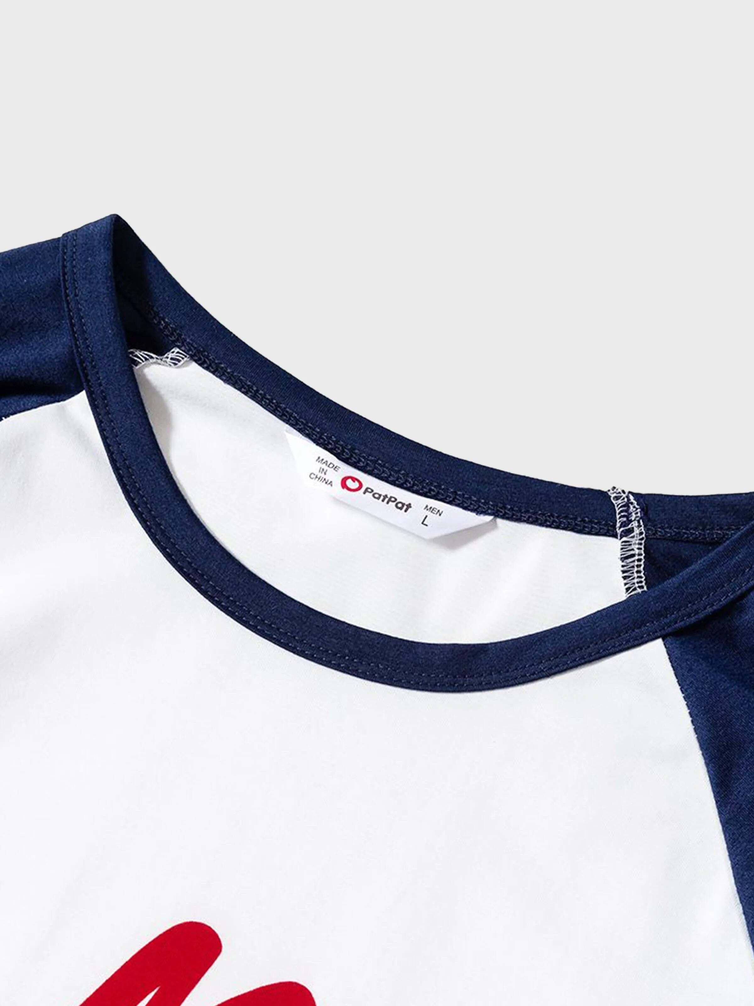 Christmas Family Pajamas Reindeer Pattern Big Graphic Raglan Sleeves Pajamas Sets with Christmas Socks Dark blue/White/Red