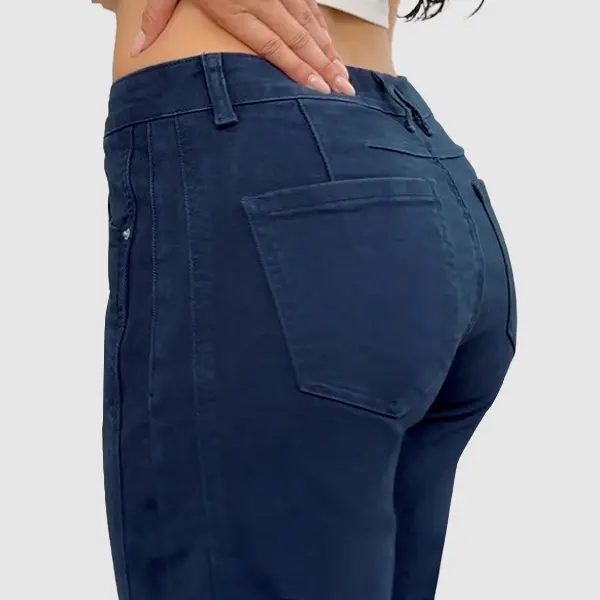 Cropped skinny jeans, no belt, casual summer style