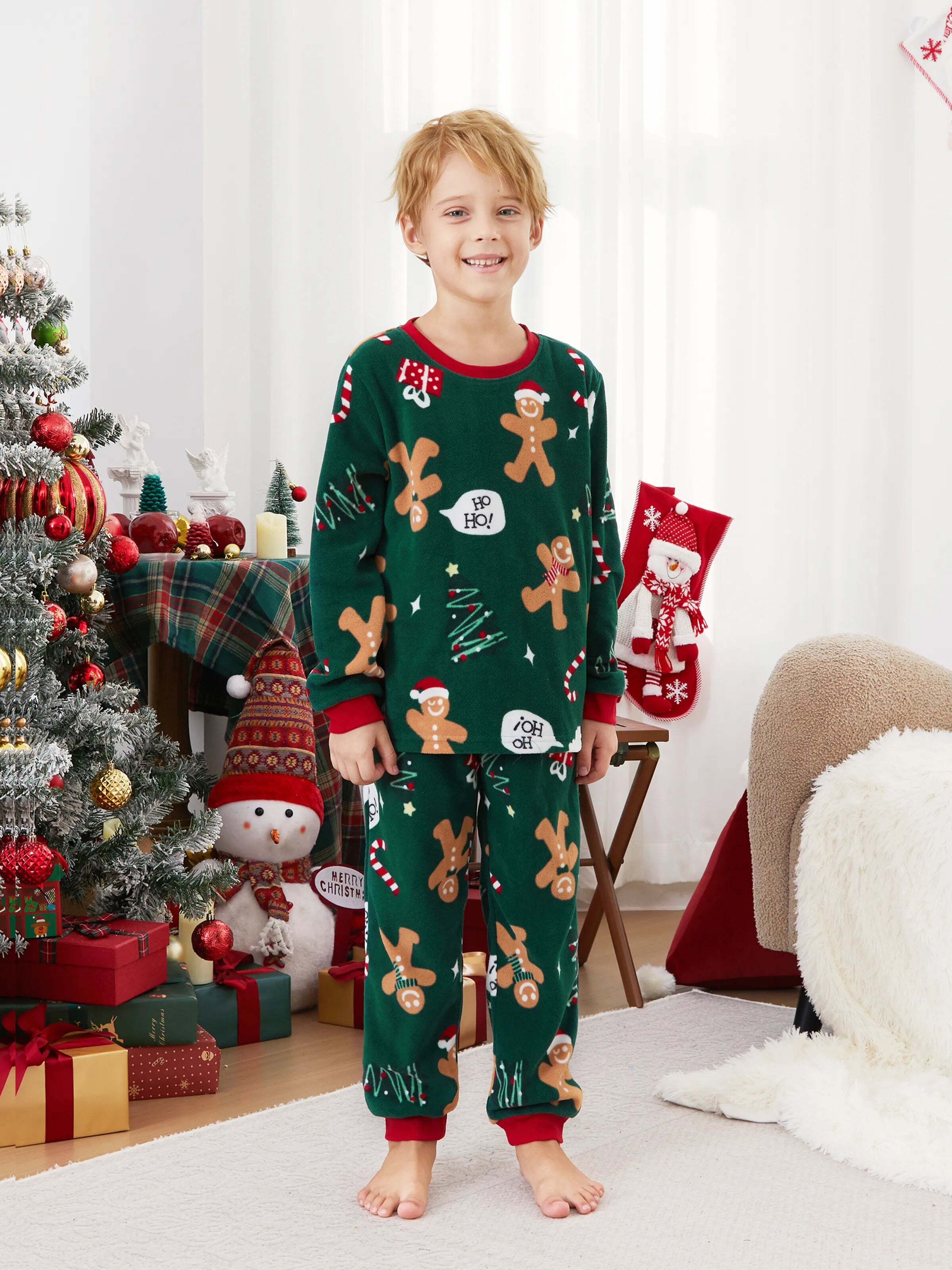 Christmas Pajamas Family Matching Fleece Gingerbread Man Long Sleeves Pajamas Sets with Christmas Socks Dark Green
