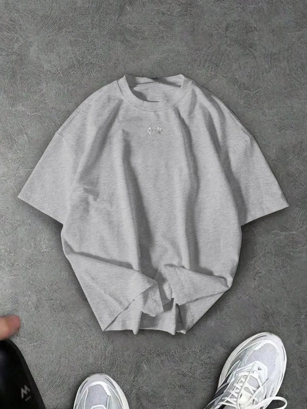 Oversized T-Shirts with Small Dumbbell Chest Print, Minimalist Streetwear for Gym Enthusiasts and Casual Everyday Wear