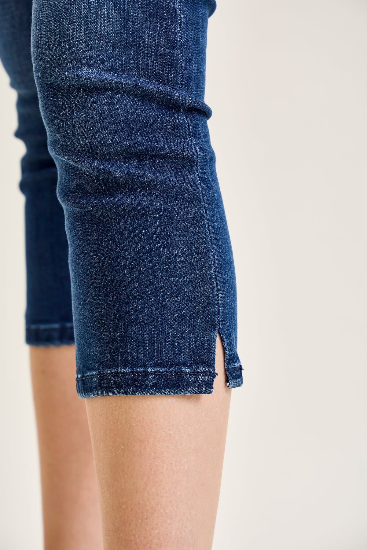 Helen Mid Rise Sleek & Chic Side-Slit Capris