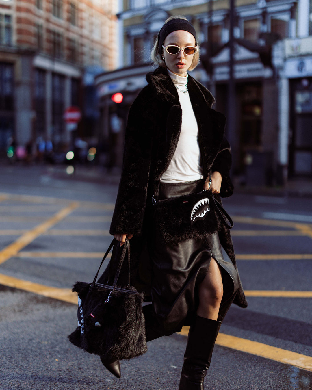 FURZILLA SHARK (NIGHT) CROSSOVER CLUTCH