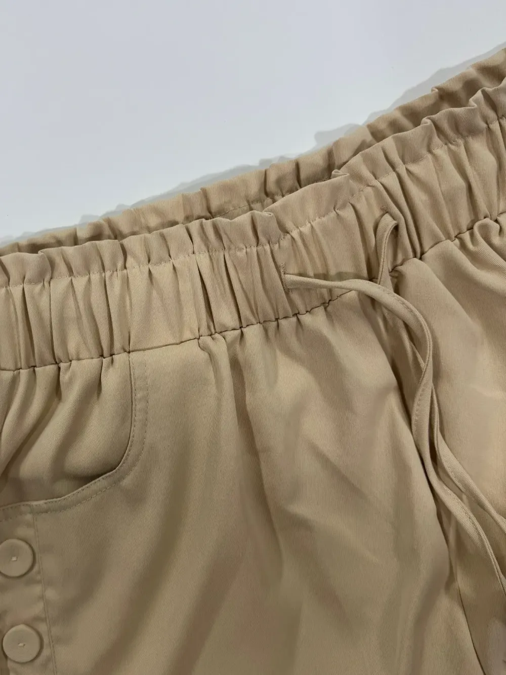 Women's Solid Button Pocket Cargo Fitted Shorts, Casual Elastic Waist Shorts for Summer