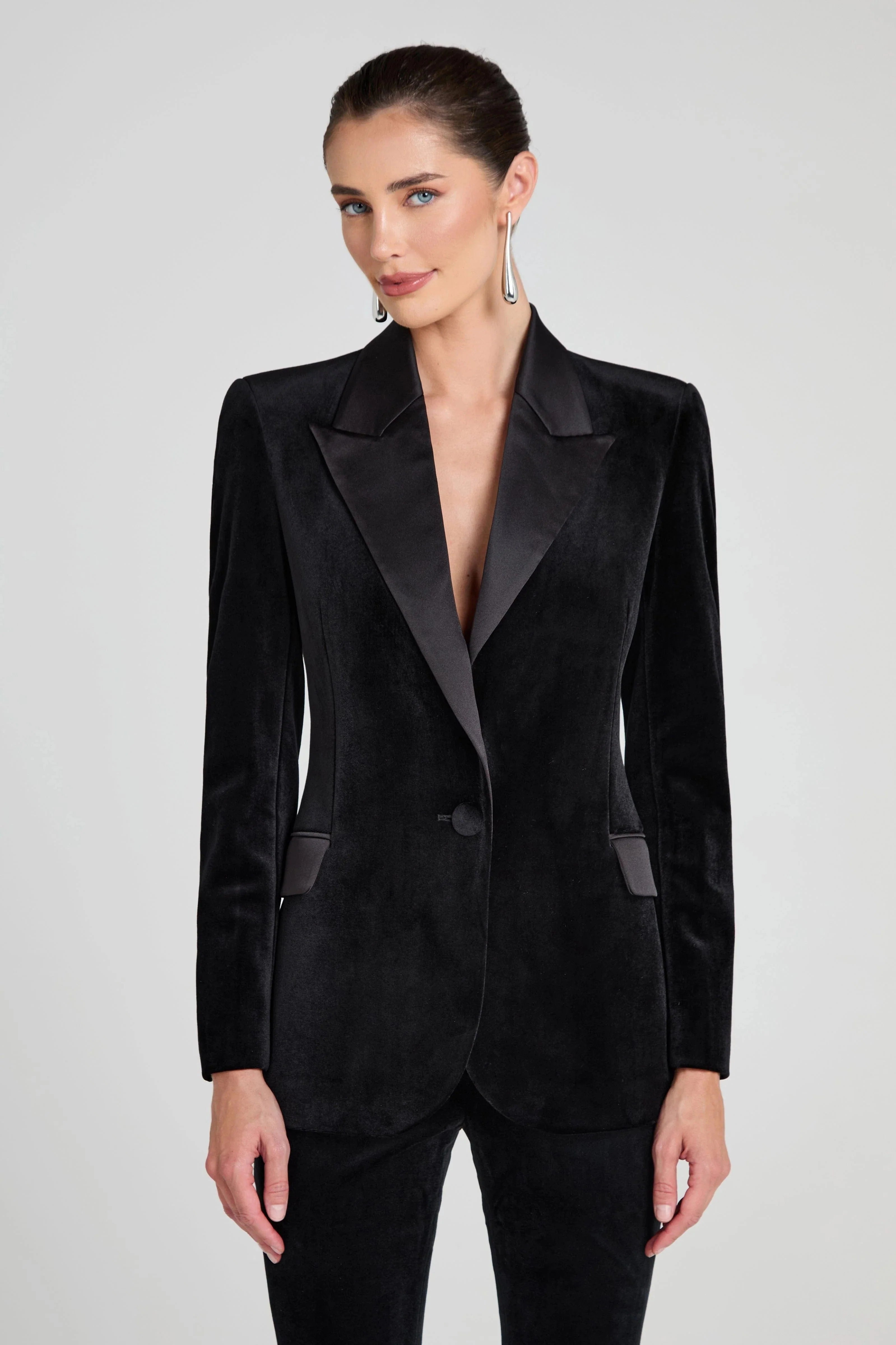 SoloveDress Women’s Black Velvet Two-Piece Suit – Blazer with Satin Lapel and Pants