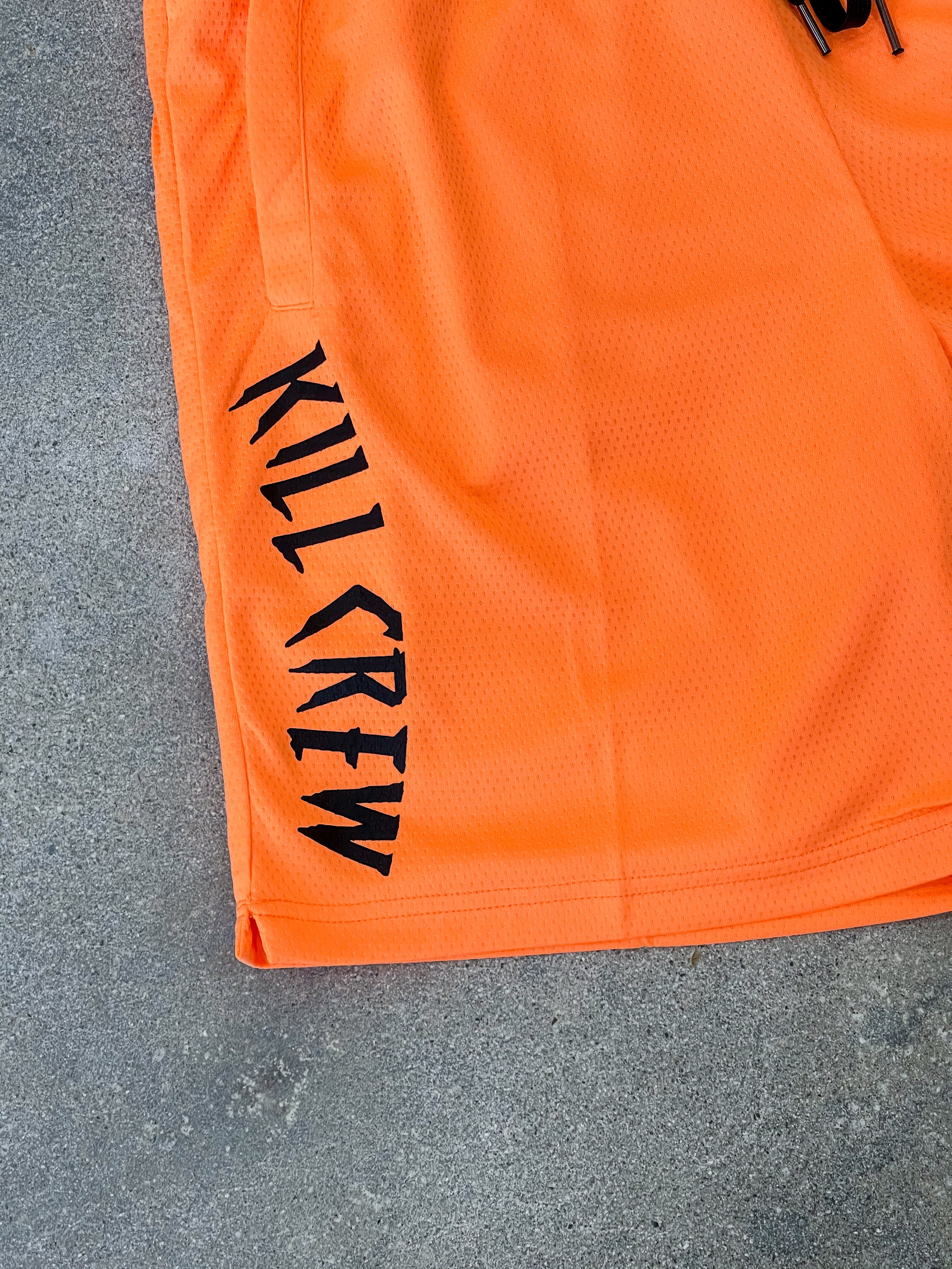 RELAXED CUT SHORTS EMBROIDERED FLAG - ORANGE