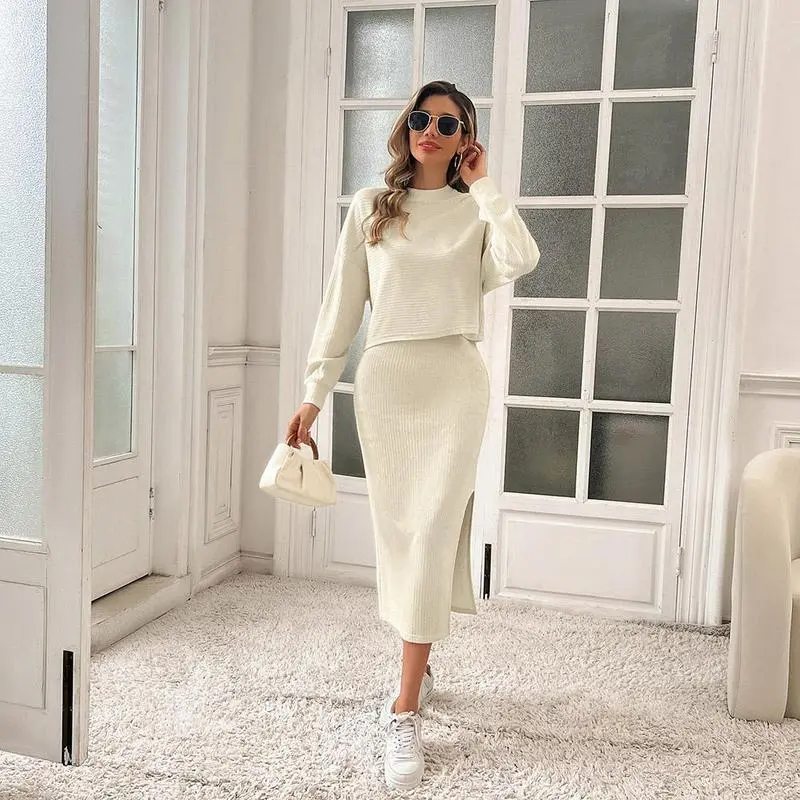 Women's 2-piece tracksuit: cropped top + left-slit skirt