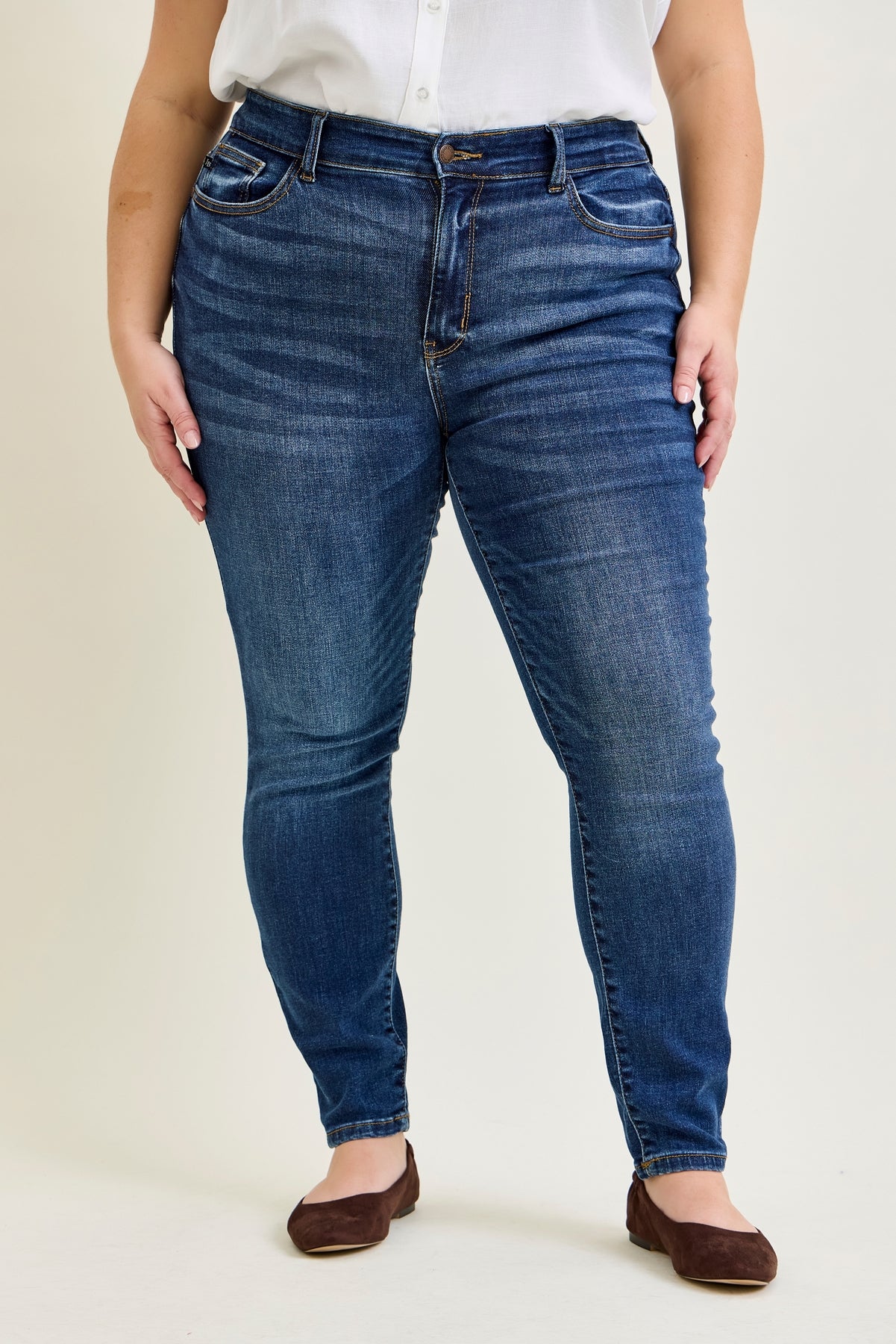 Ella Mid Rise Handsand Classic Skinny - PLUS