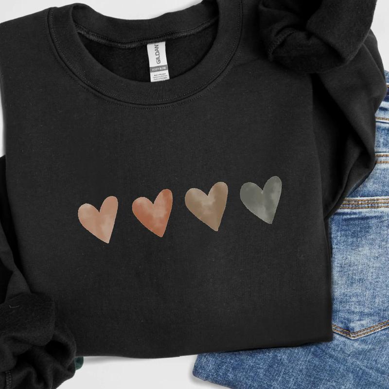 Women’s Cozy Heart Graphic Sweatshirt