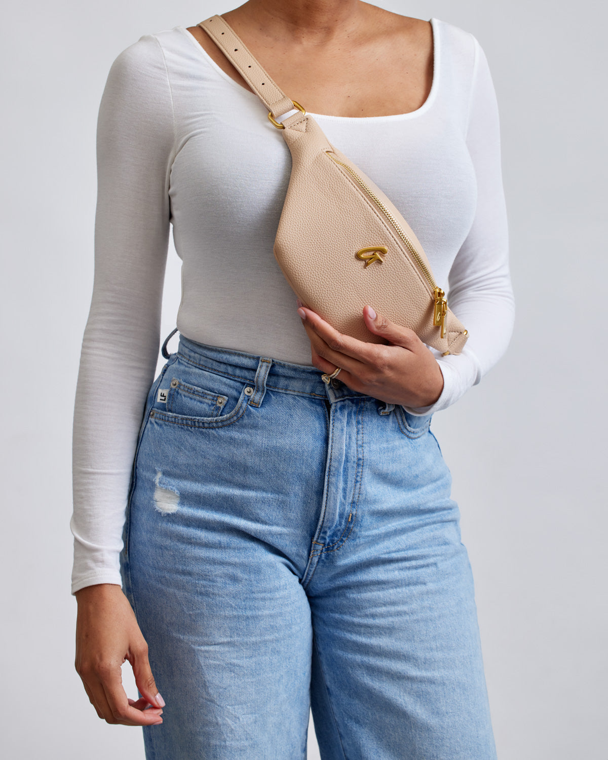 MINI PEBBLE FANNY PACK - NUDE