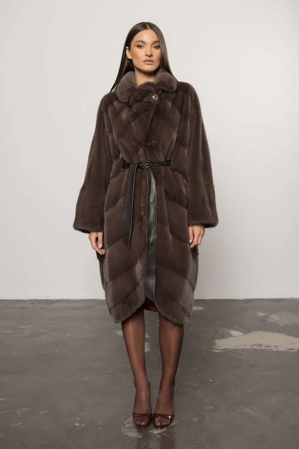 Palton din Blană Naturală de Vizon NAFA, cu Cordon din Piele, Chocolate 425