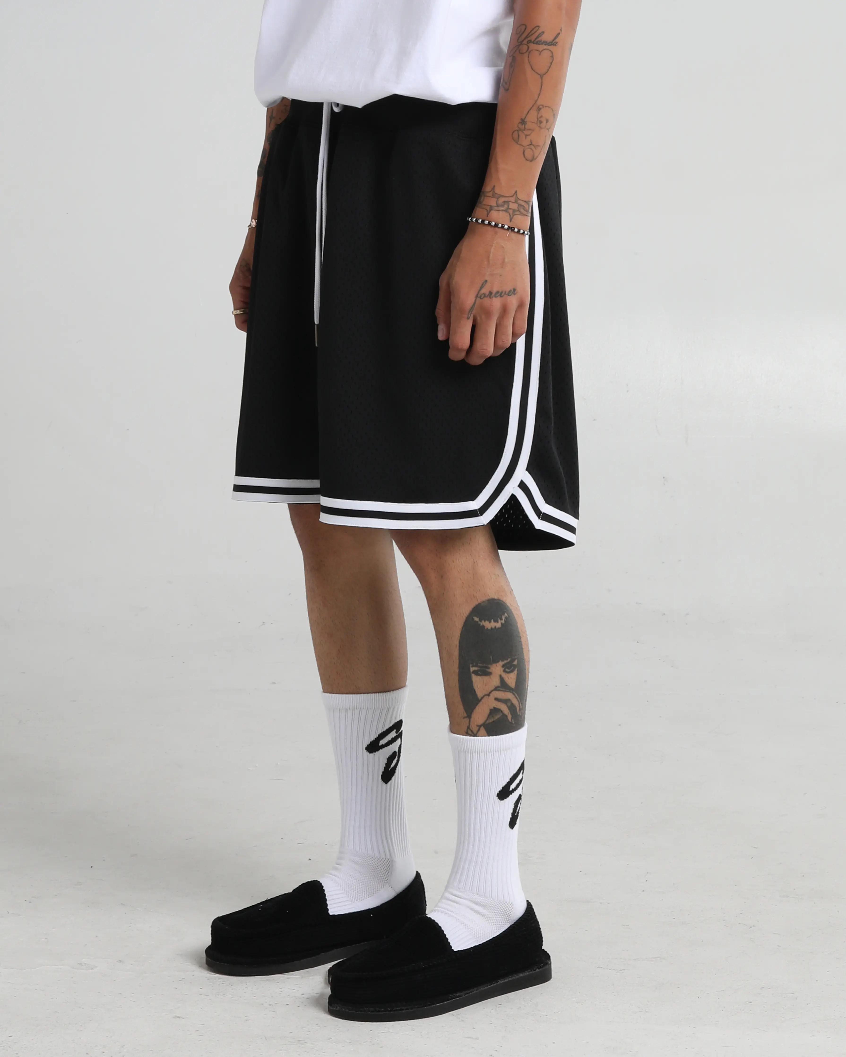 Retro Basketball Shorts – Tonal Ribbing, 3 Pockets, Wide Leg Opening
