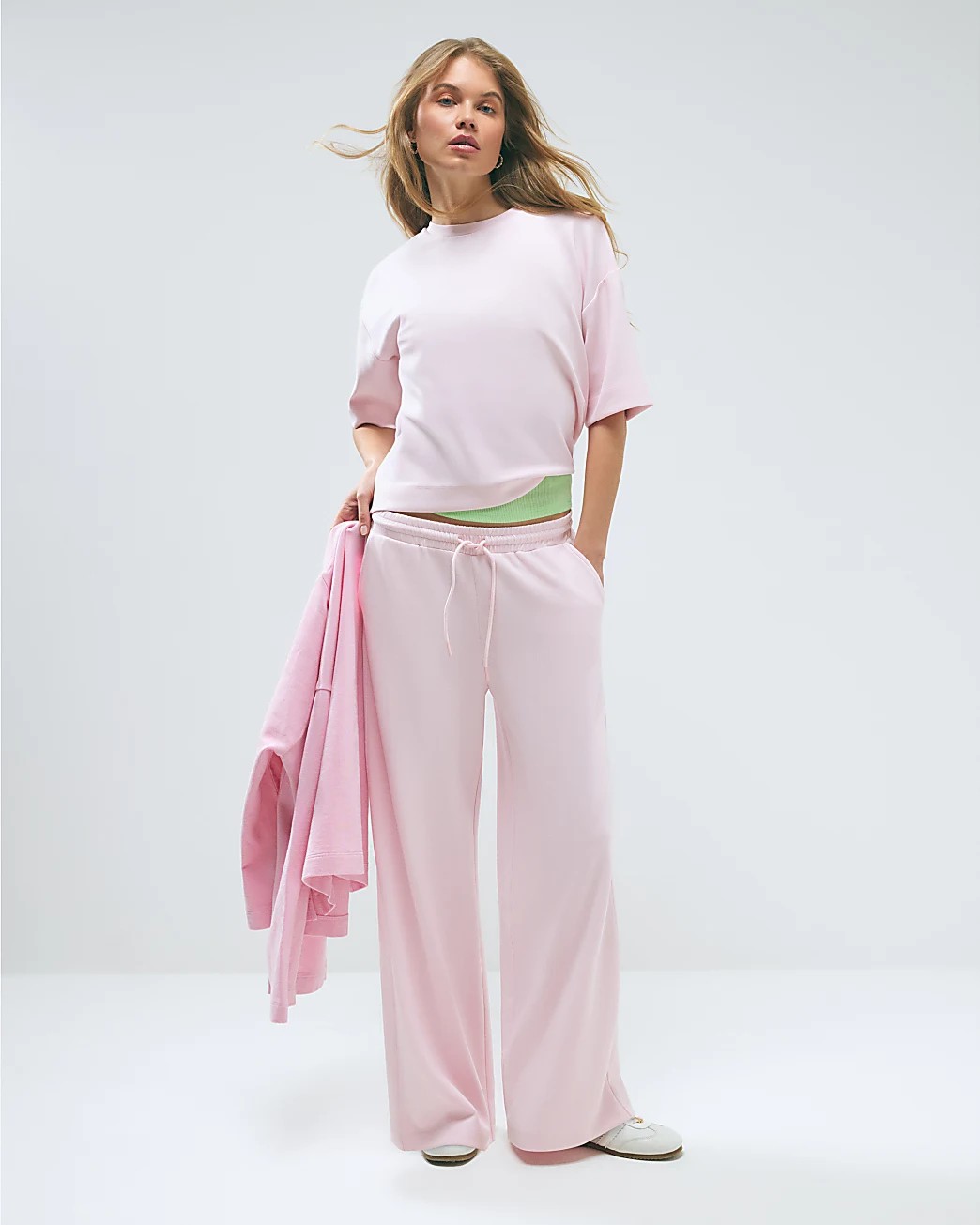 Premium Women's 2-Piece Lounge Set: Ultra-Soft Oversized Tee & Wide-Leg Pants Bundle