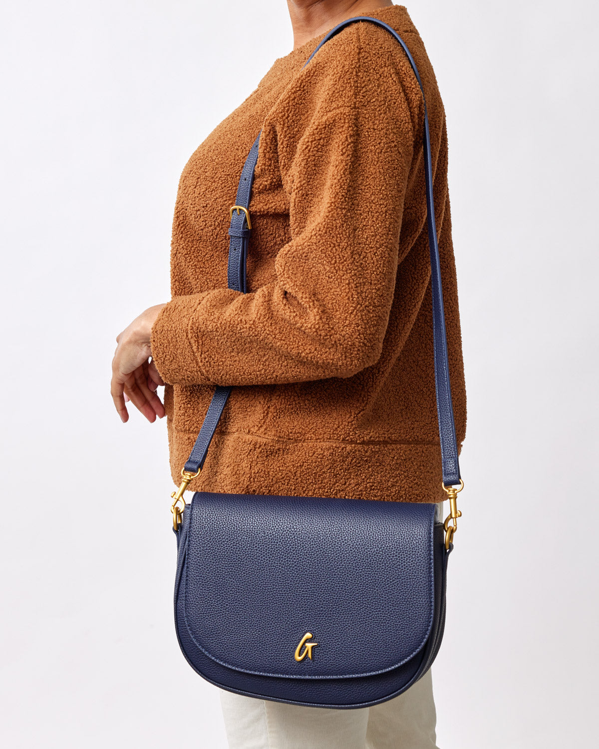 LARGE PEBBLE SHOULDER BAG - NAVY