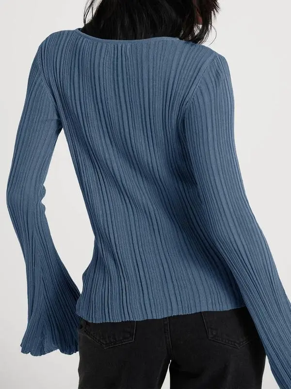 Women’s Bell Sleeve Knit Top – Lightweight Fall Pullover