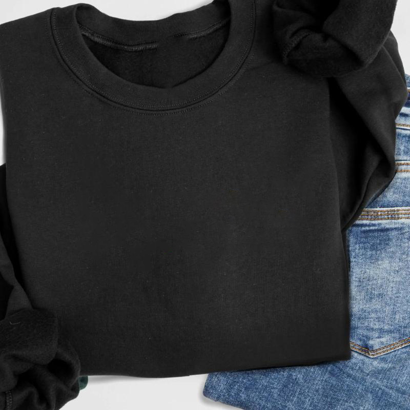 Women’s Cozy Heart Graphic Sweatshirt