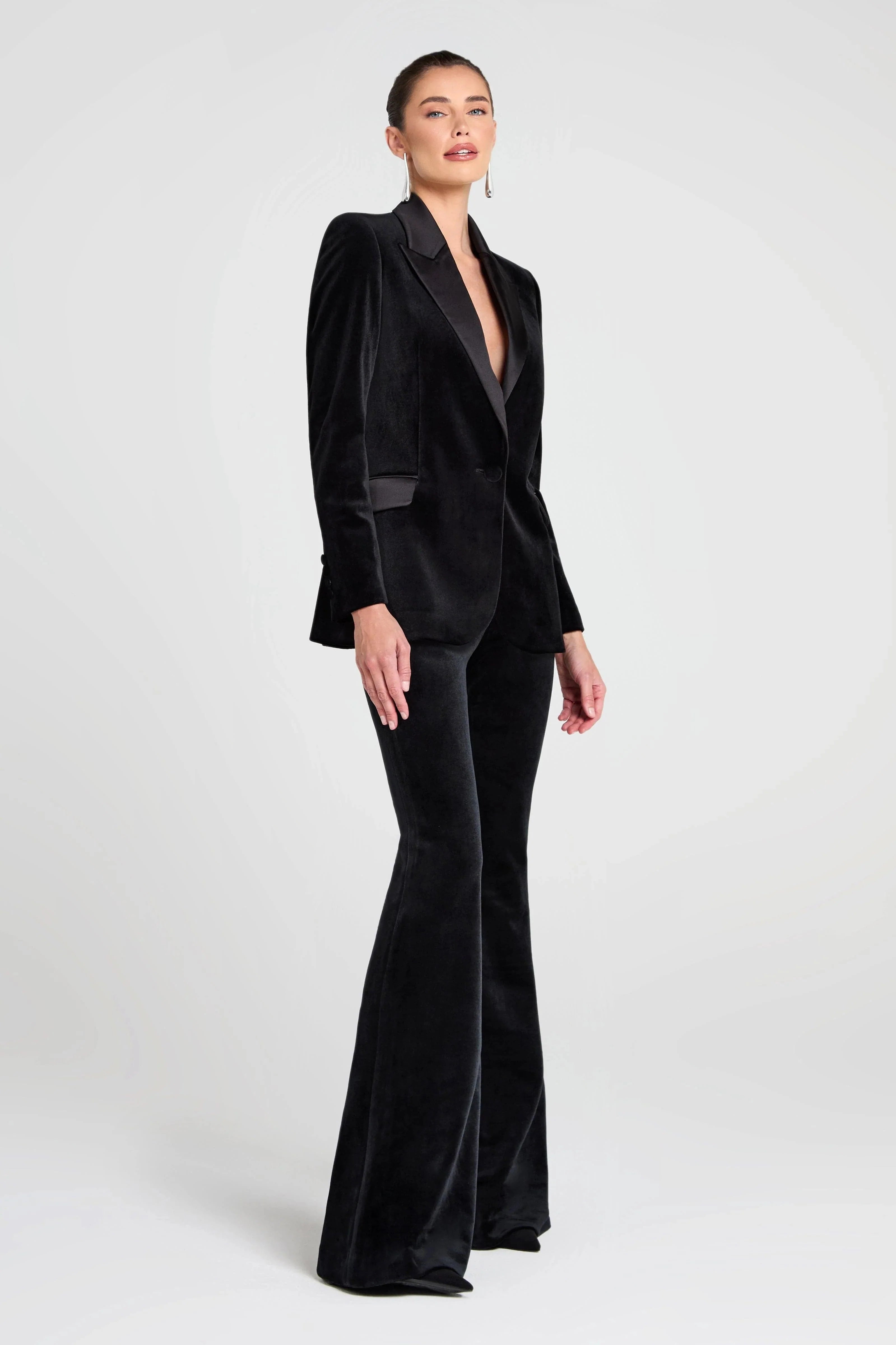 SoloveDress Women’s Black Velvet Two-Piece Suit – Blazer with Satin Lapel and Pants