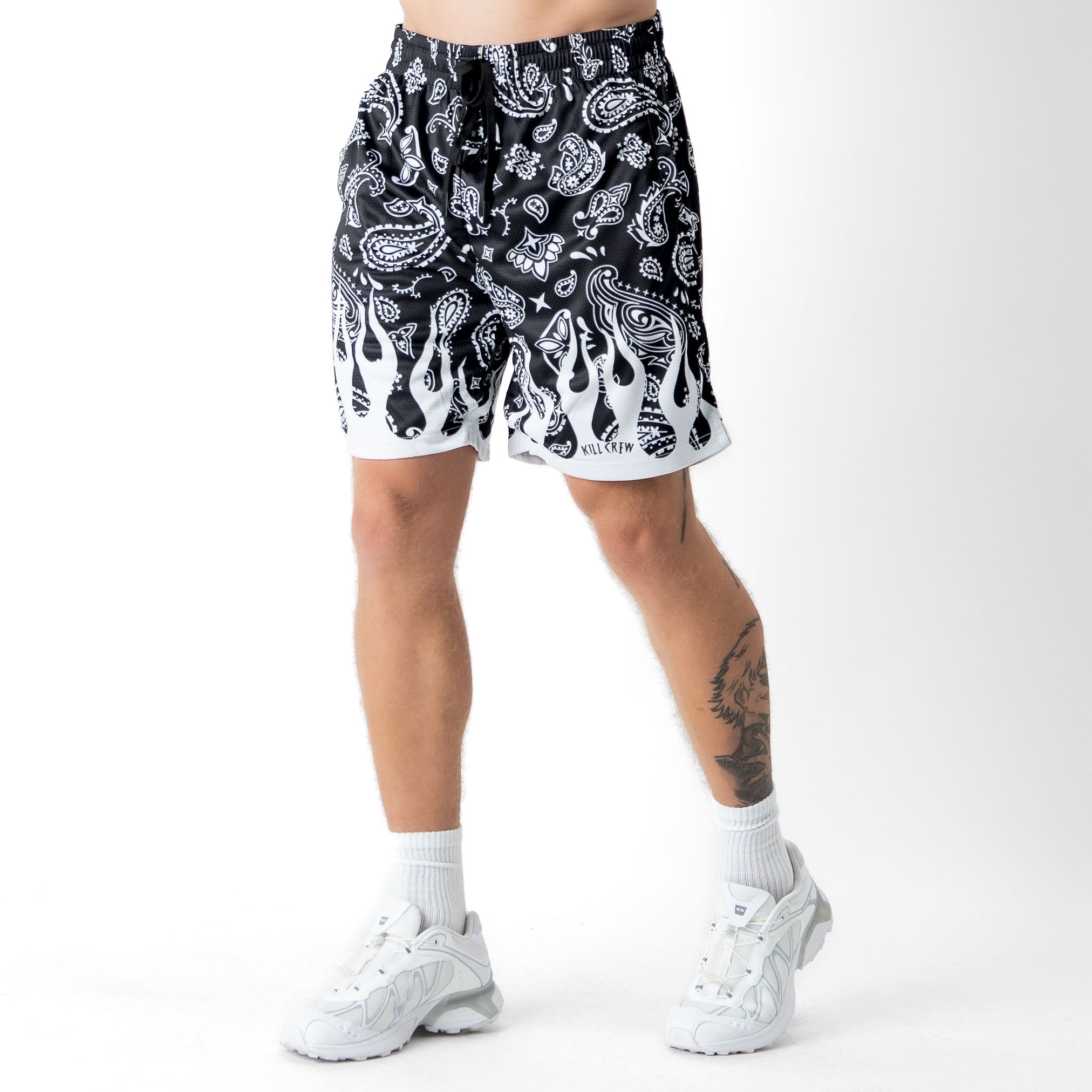RELAXED CUT SHORTS BANDANA FLAME - BLACK / WHITE