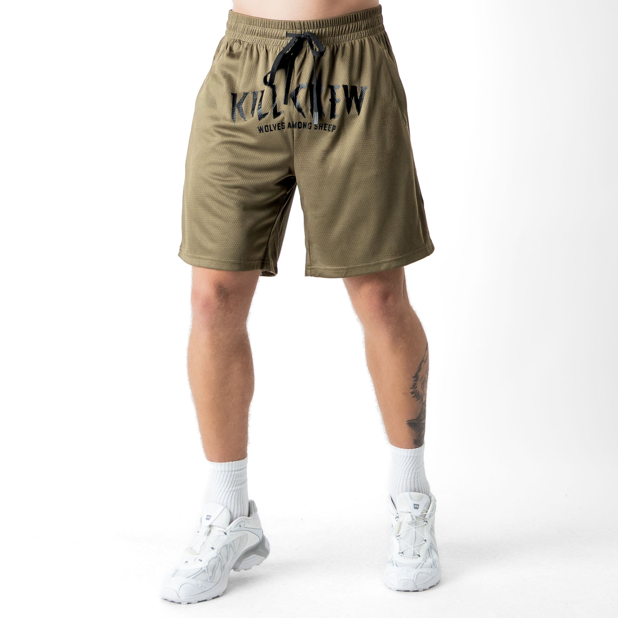 RELAXED CUT SHORTS WOLVES - OLIVE