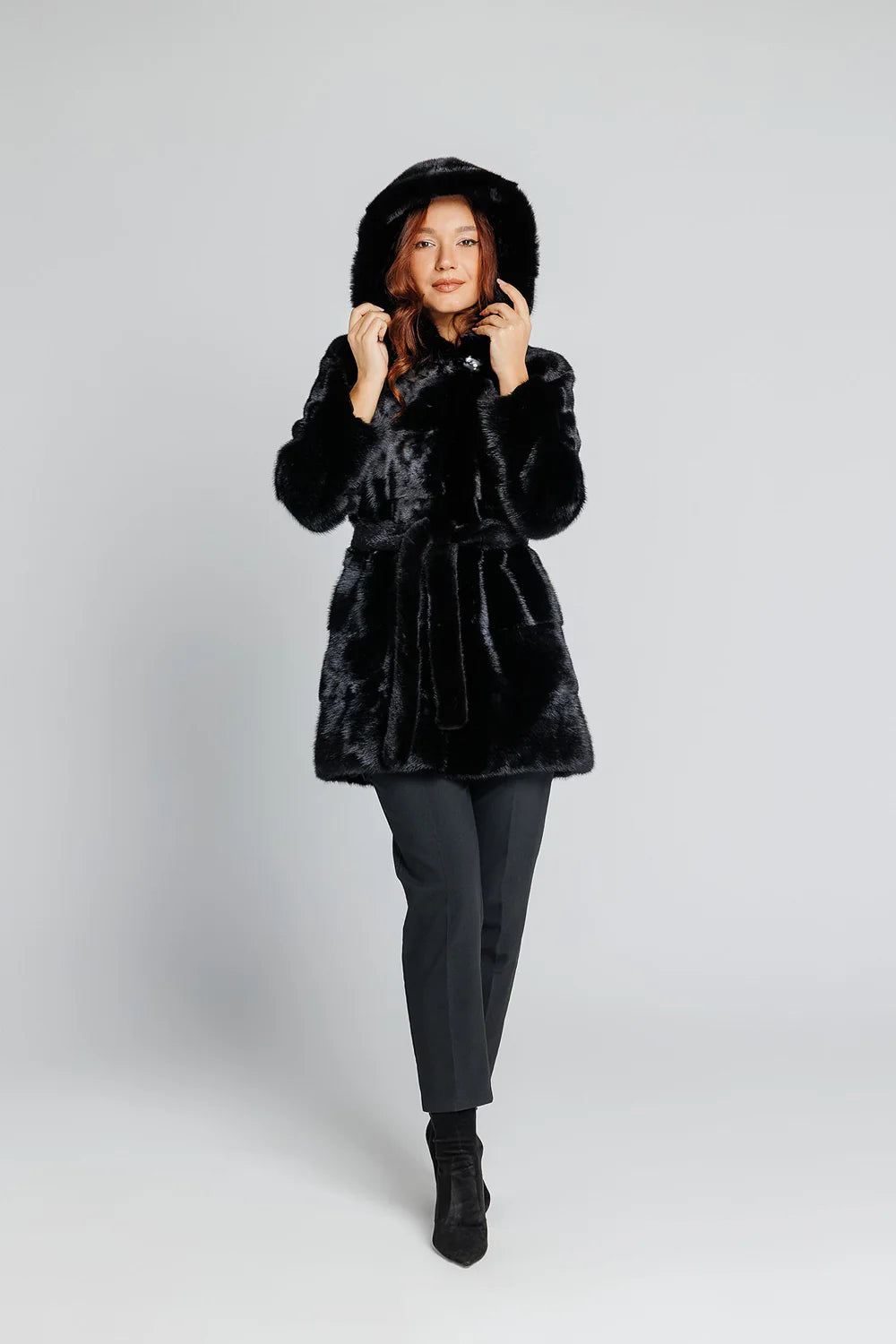 Haină din Blană Naturală de Vizon, cu Glugă Cobra și Cordon, Femei, Obsidian 195