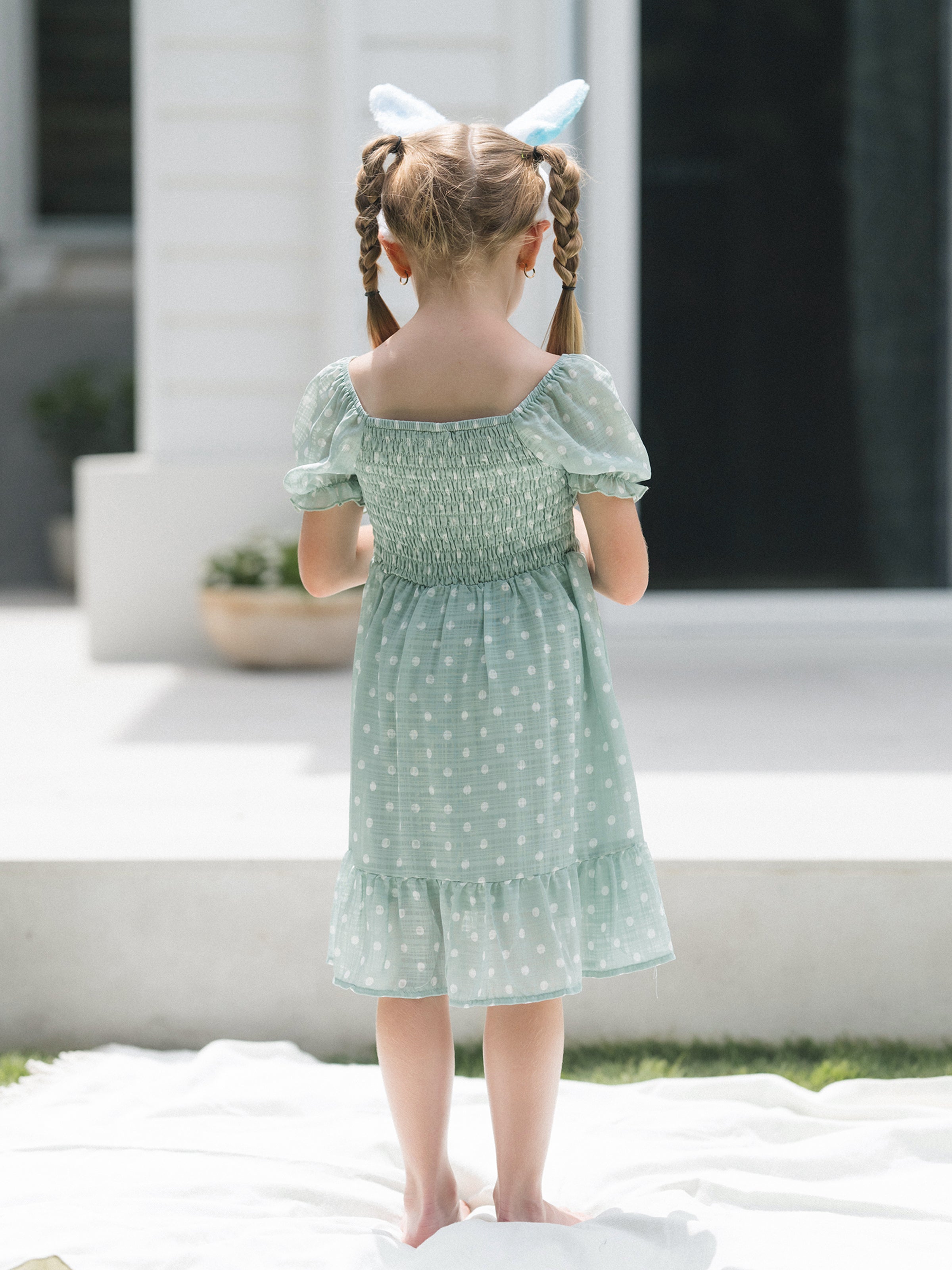 Family Matching T-Shirt & Dress Set Polka Dot Puff-sleeve Dress for Mom, Daughter & Baby, Color Block Cotton Tee for Dad & Son, Perfect for Family Outings & Photos Light Green