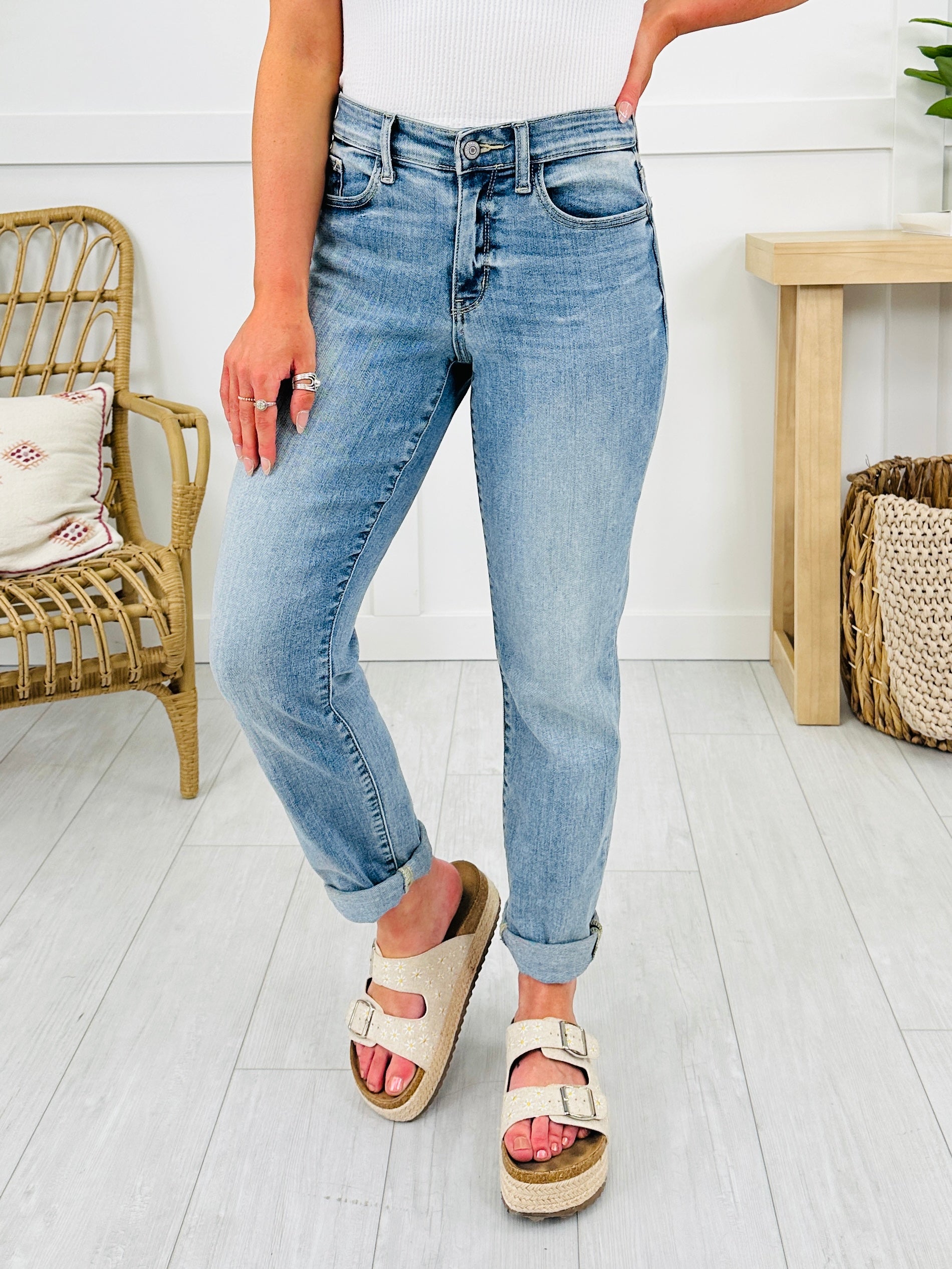 Judy Blue The Bleach Boys Midrise Boyfriend Jeans in Reg/Curvy