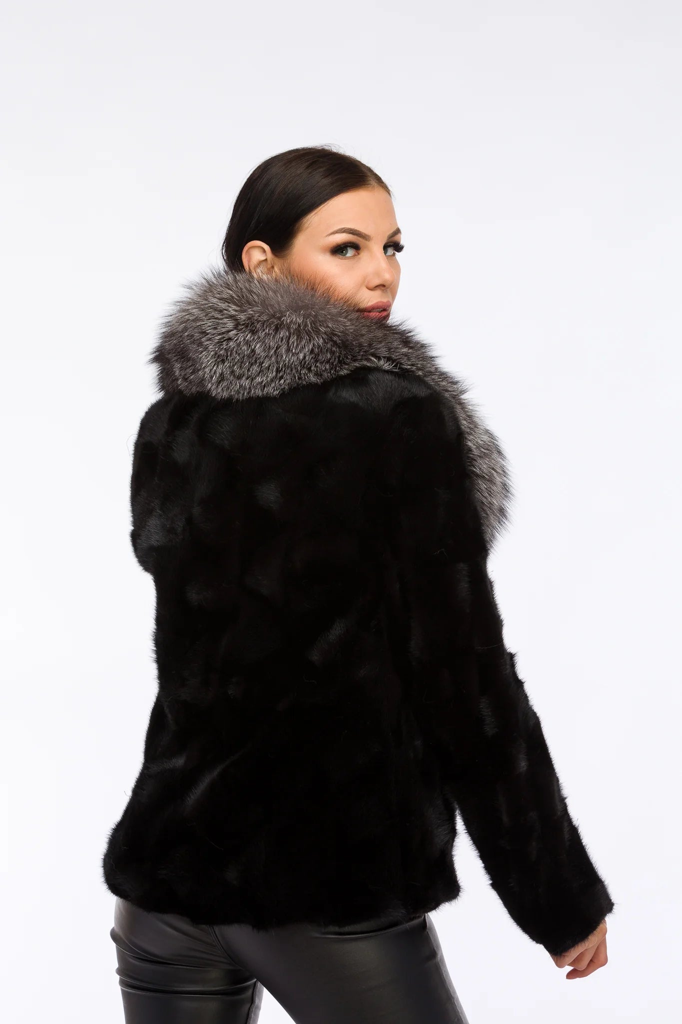 Haină din Blană Naturală de Nurcă cu Guler de Vulpe, Femei, Obsidian și Grey Frost 162