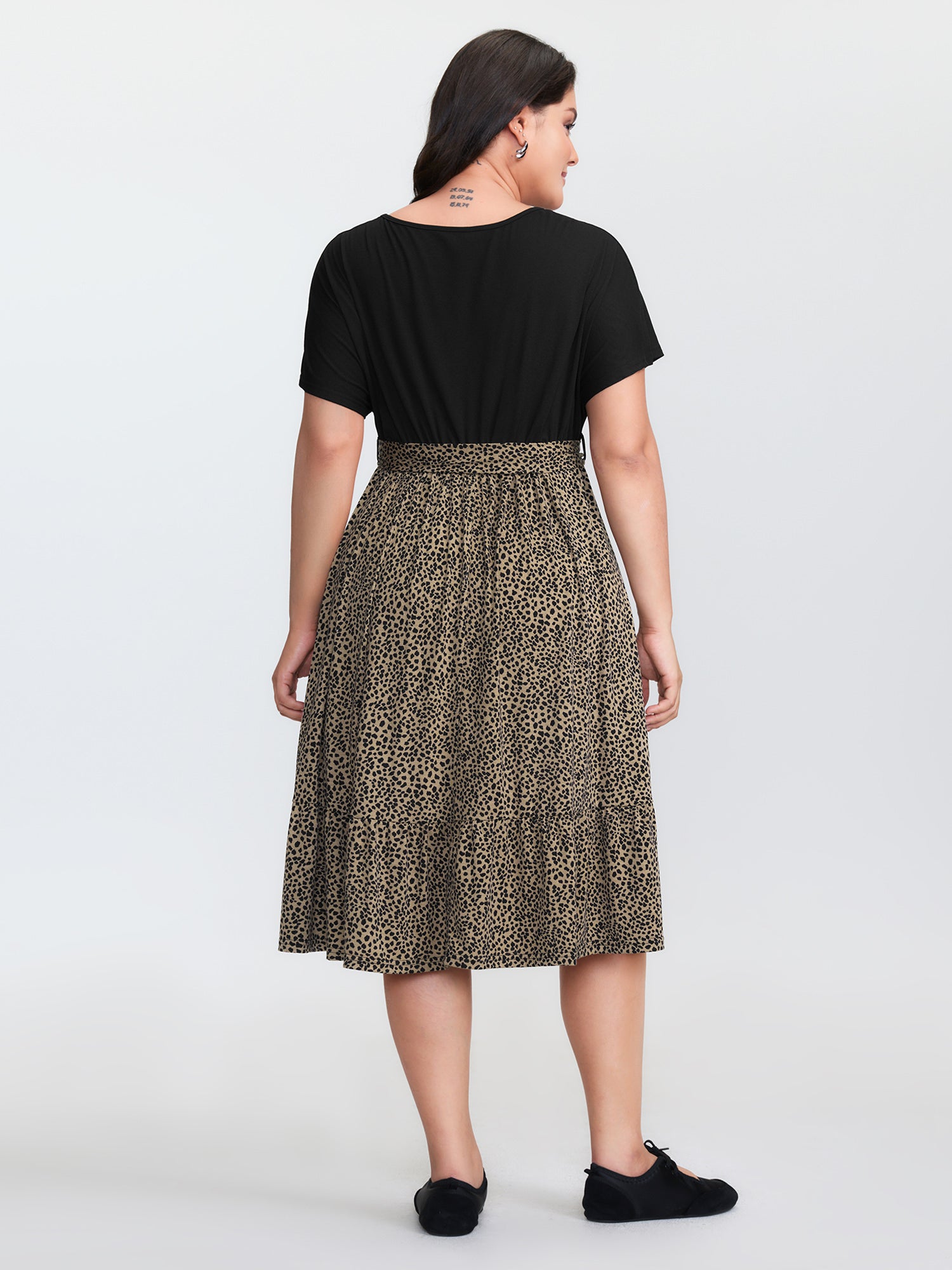 Leopard Print Contrast Cut-Out Neckline Midi Dress