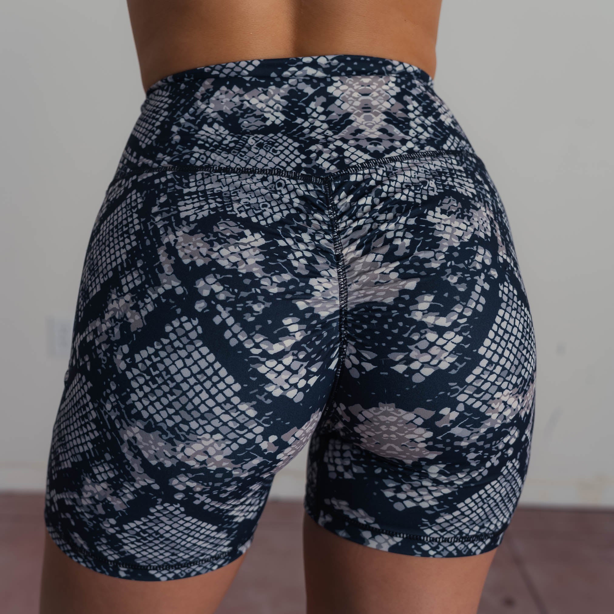 SCRUNCH BIKER SHORTS - PYTHON