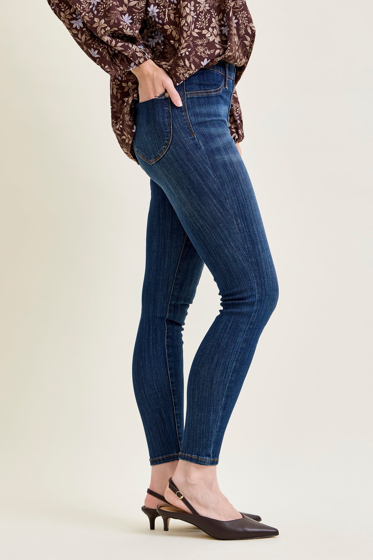 Sue Patch Pocket Pull-On Classic Skinny Jeans