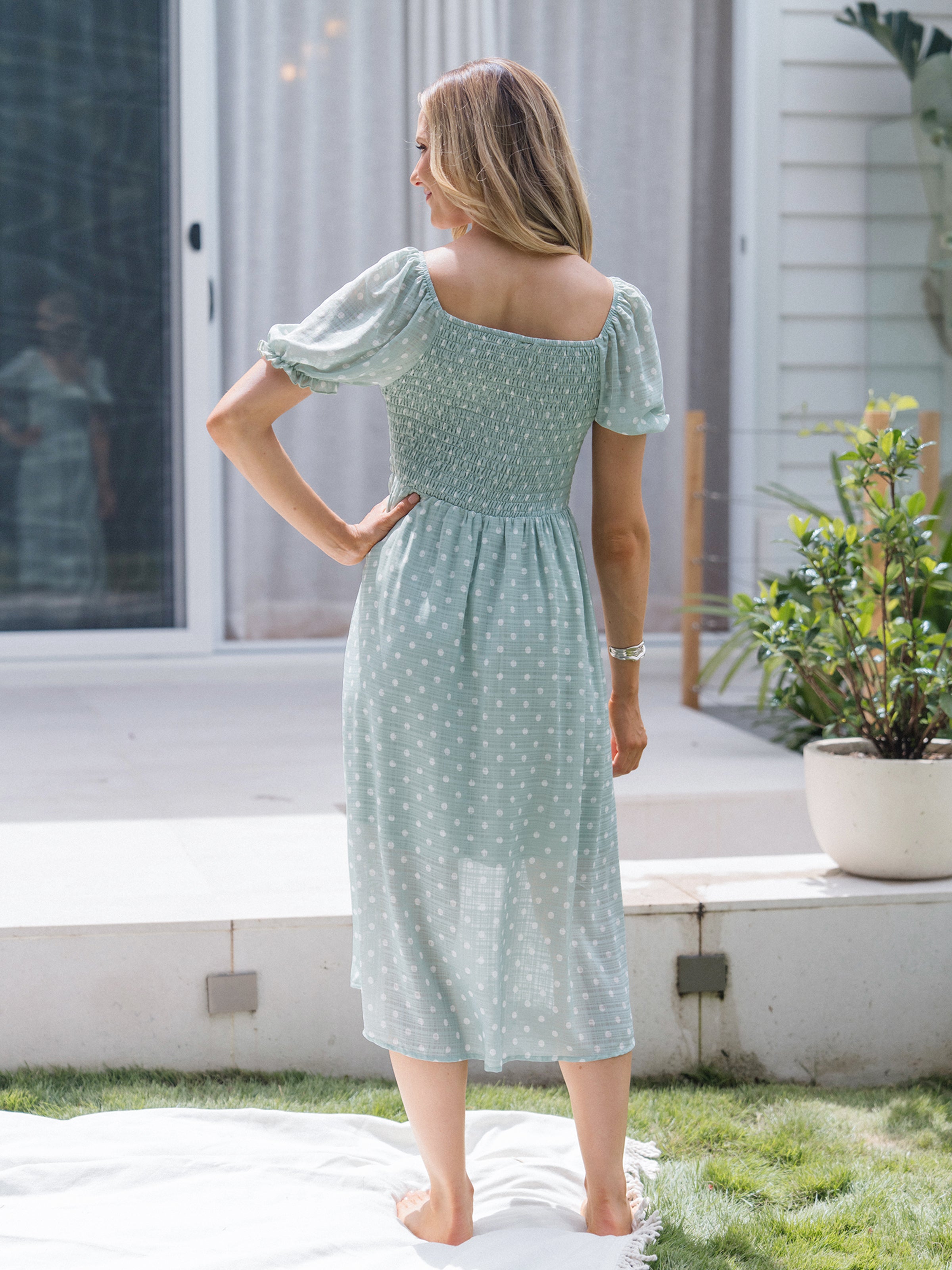 Family Matching T-Shirt & Dress Set Polka Dot Puff-sleeve Dress for Mom, Daughter & Baby, Color Block Cotton Tee for Dad & Son, Perfect for Family Outings & Photos Light Green