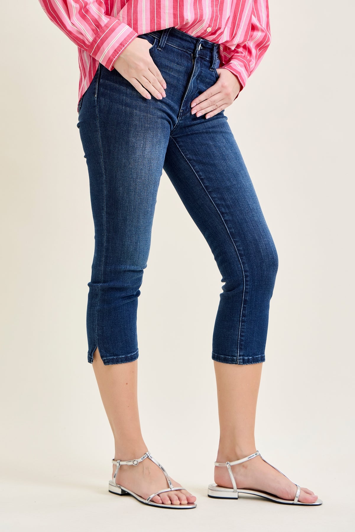 Helen Mid Rise Sleek & Chic Side-Slit Capris