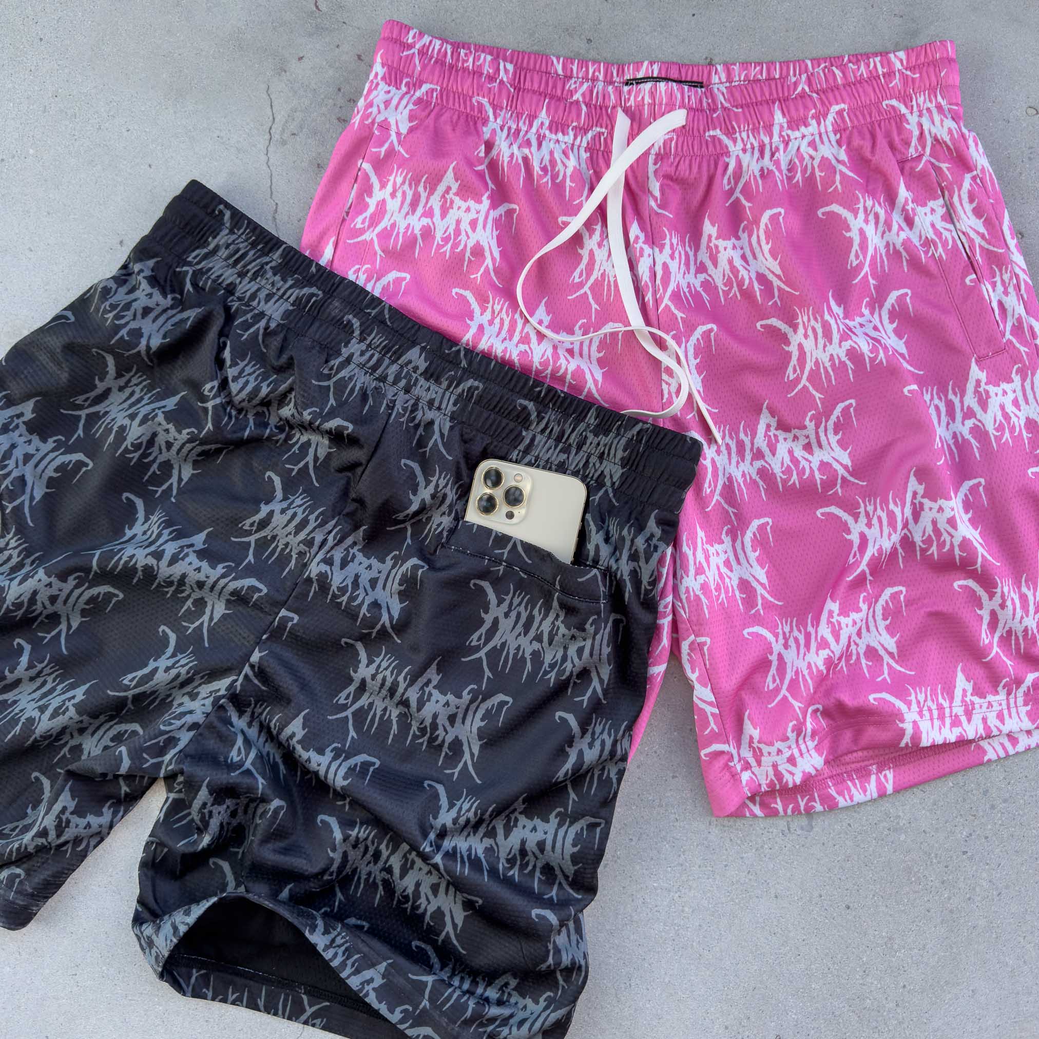 RELAXED CUT SHORTS ALL OVER - BLACKOUT