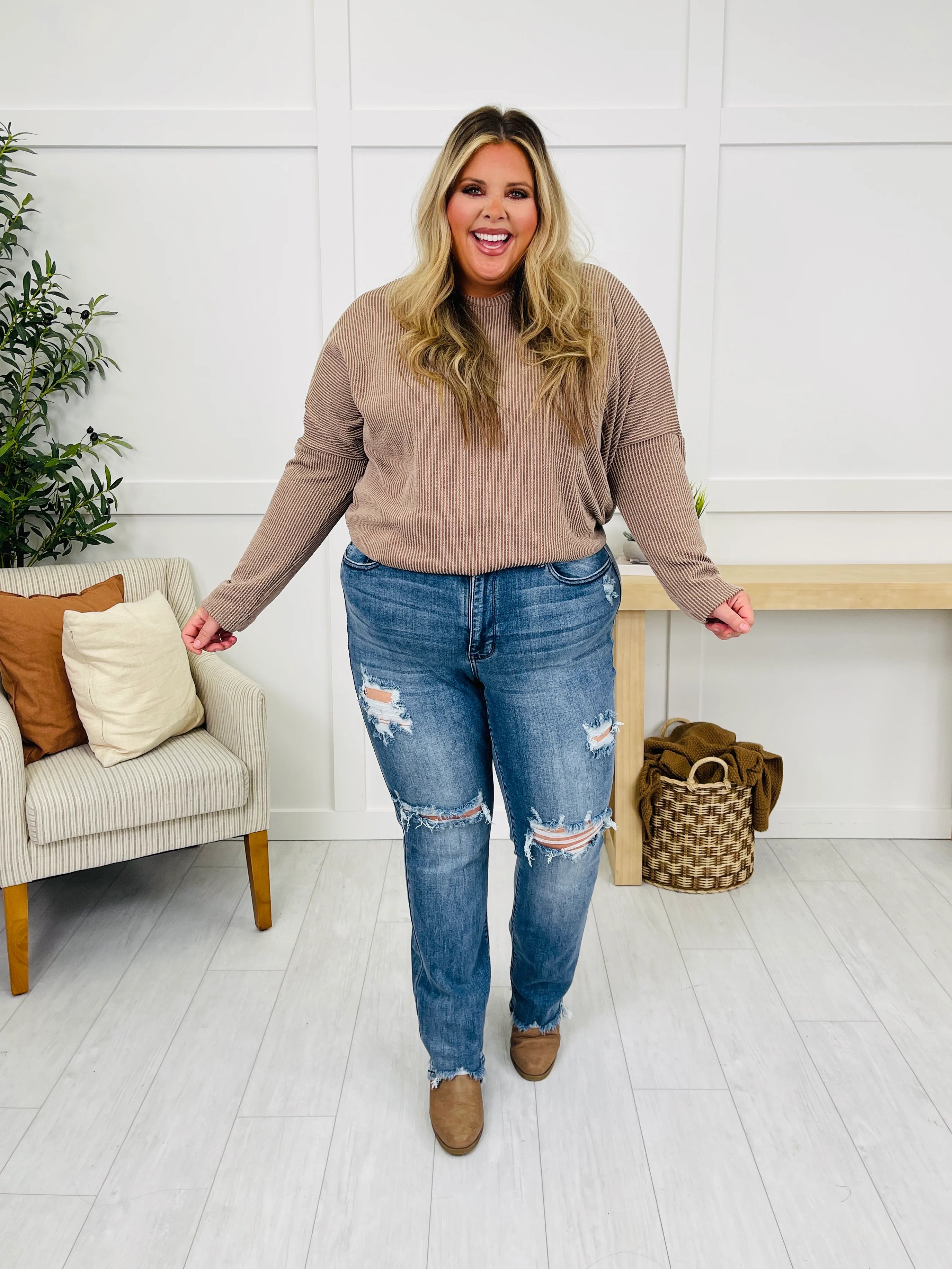 Judy Blue REG/CURVY Get Something Straight Mid Rise Jeans