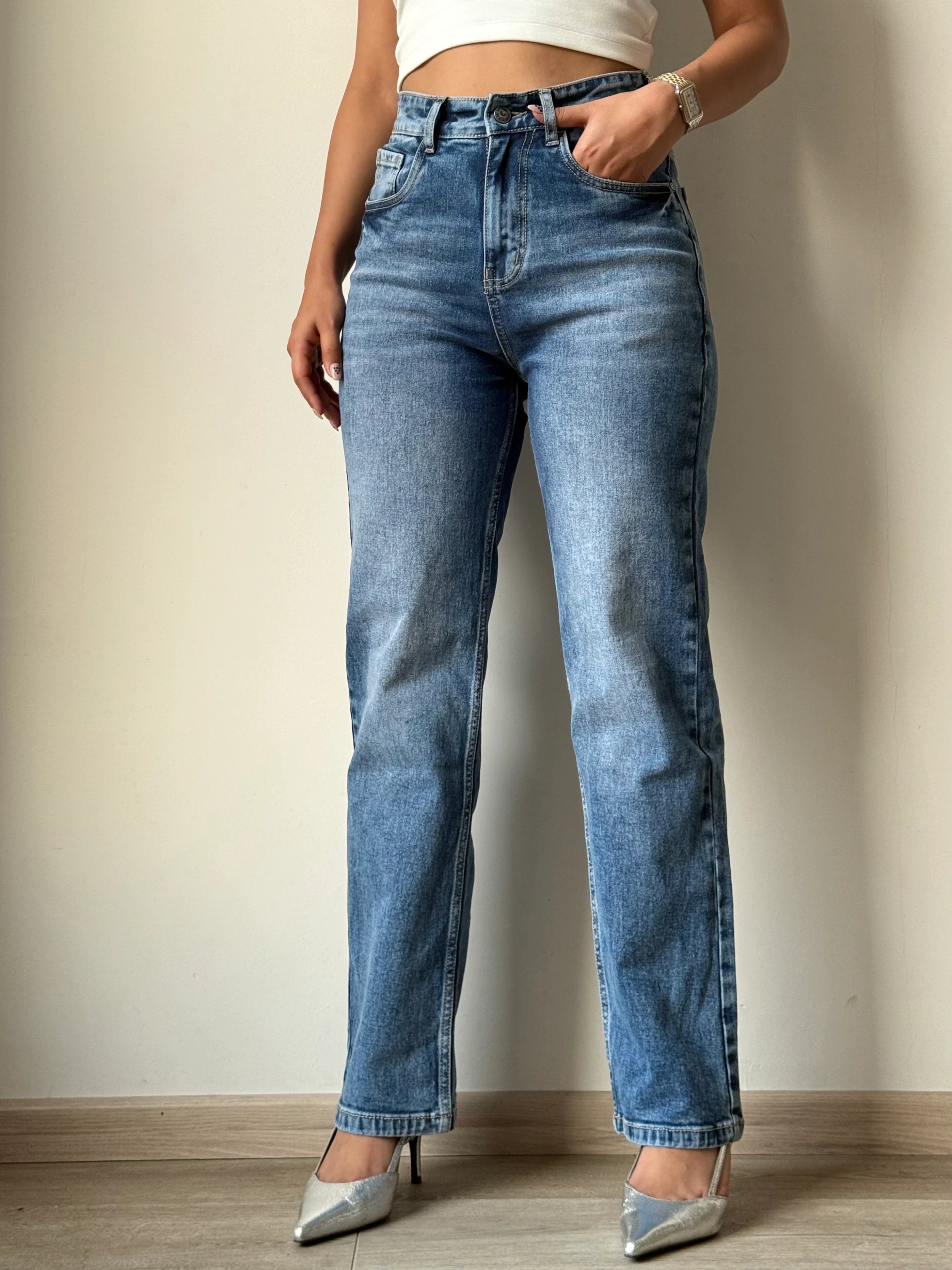 Sleek Tailored Straight Fit Jeans