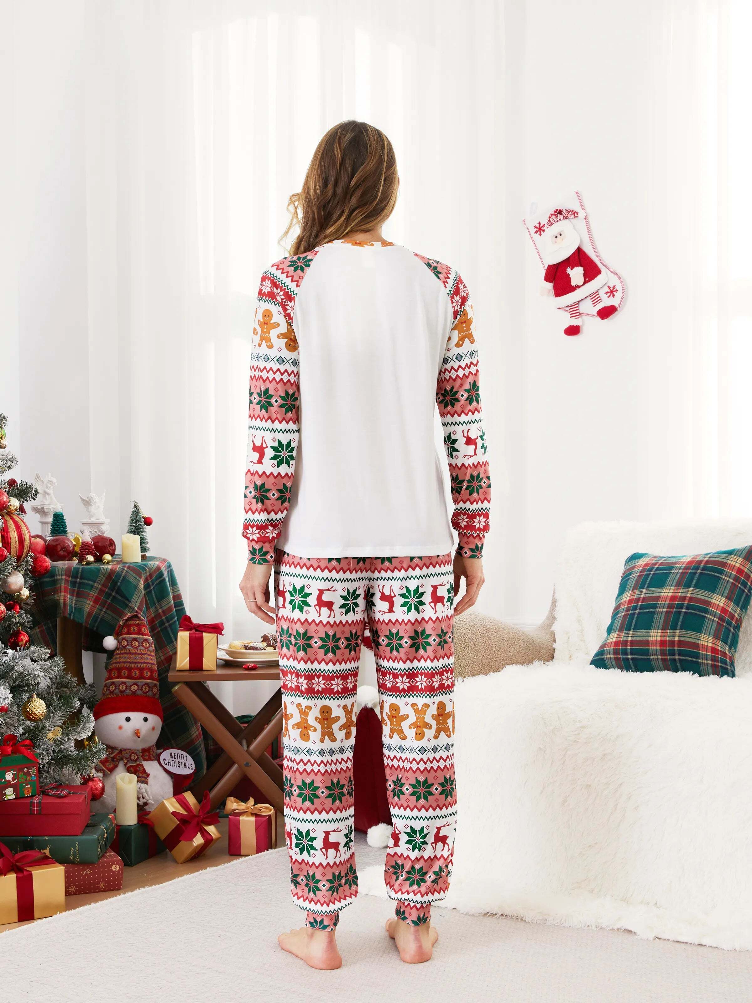 Christmas Pajamas Family Matching Santa's Cookies Gingerbread Man Pattern Pajamas Sets with Christmas Socks MultiColour