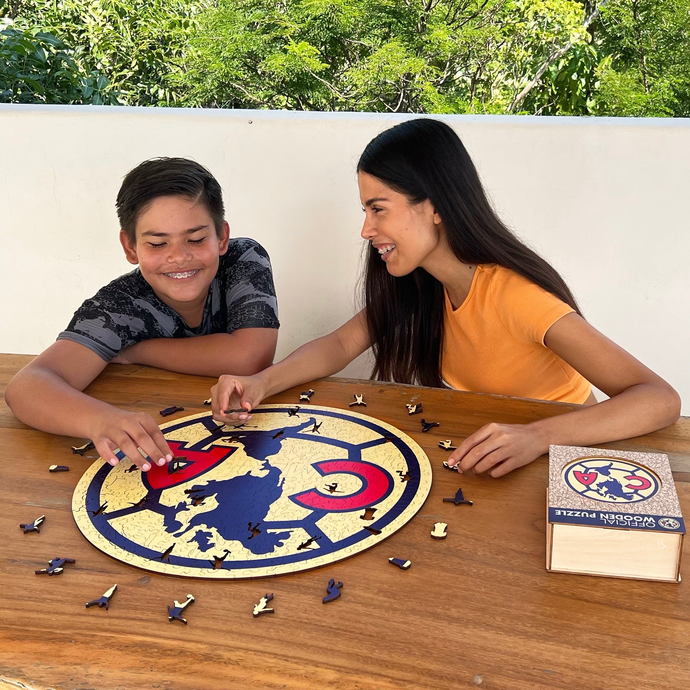 Club América® Logo - Wooden Puzzle