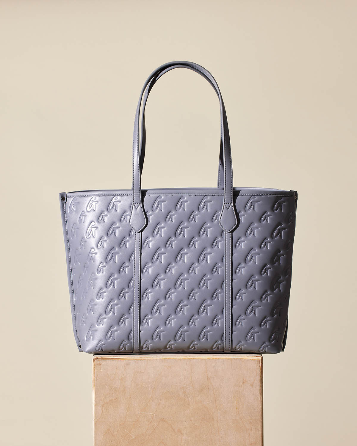 MONOGRAM SLEEK TOTE - GRAY