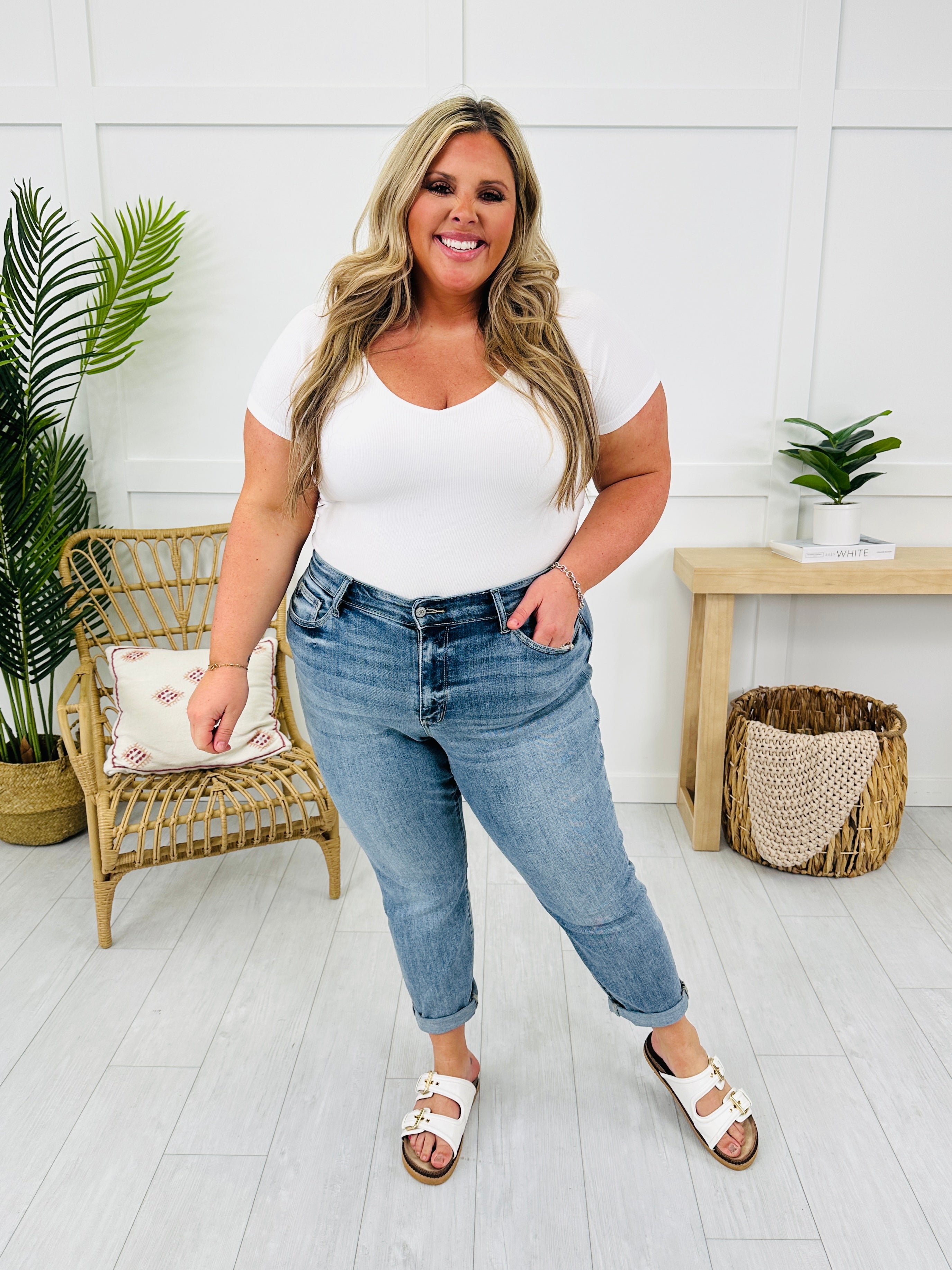 Judy Blue The Bleach Boys Midrise Boyfriend Jeans in Reg/Curvy