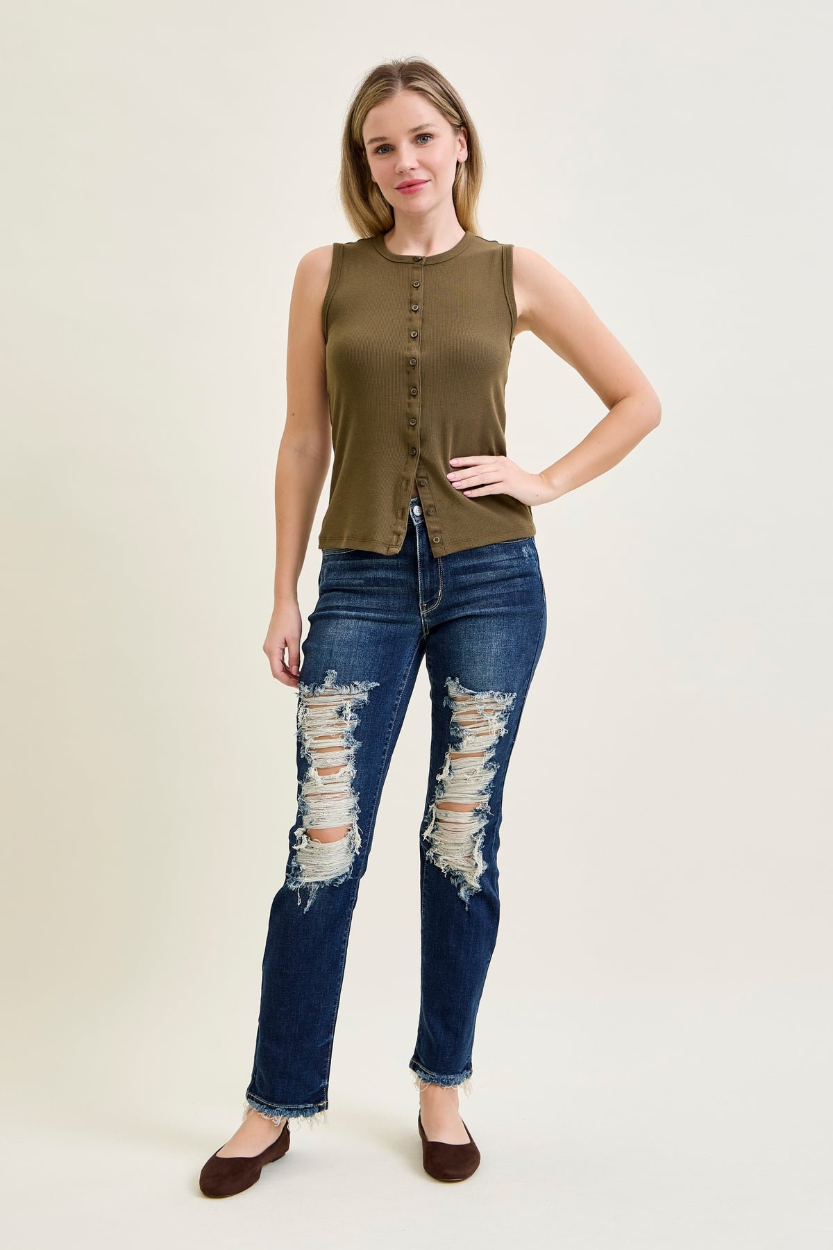 Lisse Mid Rise Ripped Straight Fit Jeans