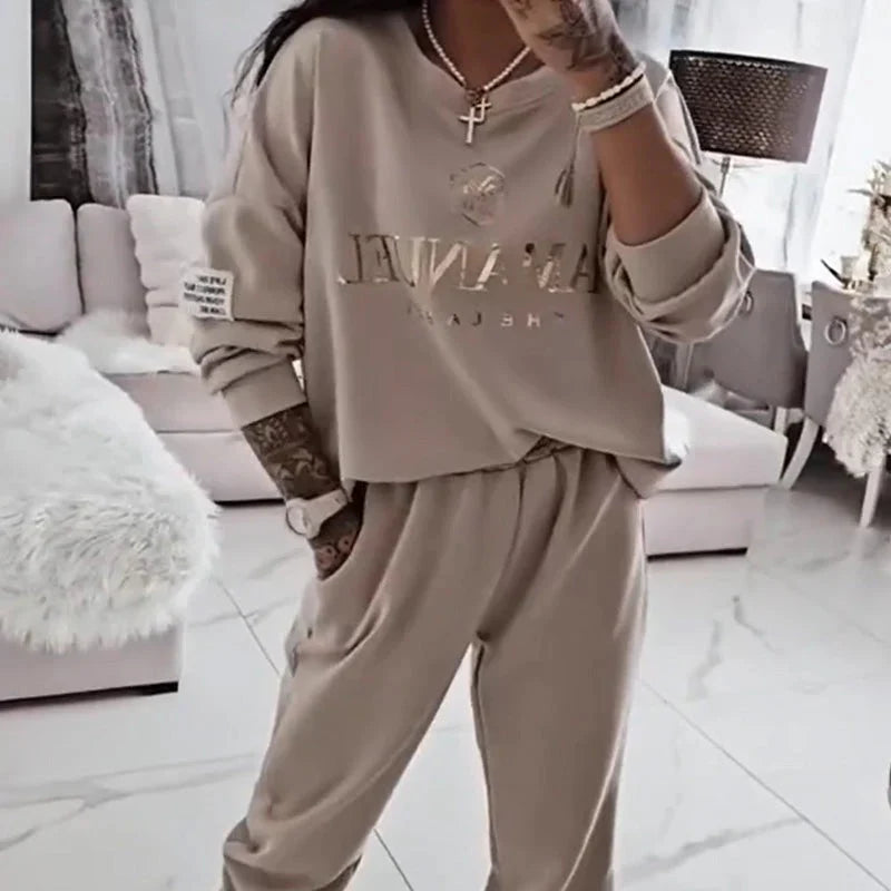 Long-sleeved top and pants