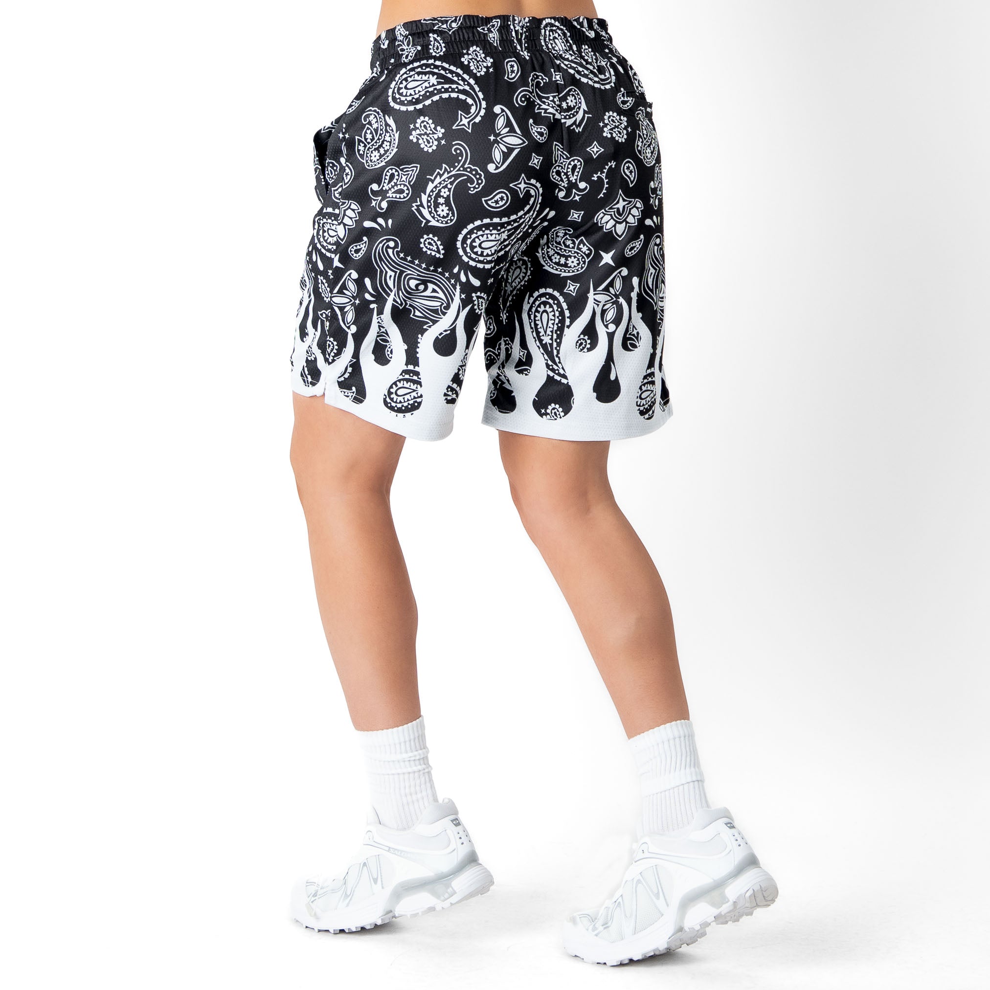 RELAXED CUT SHORTS BANDANA FLAME - BLACK / WHITE