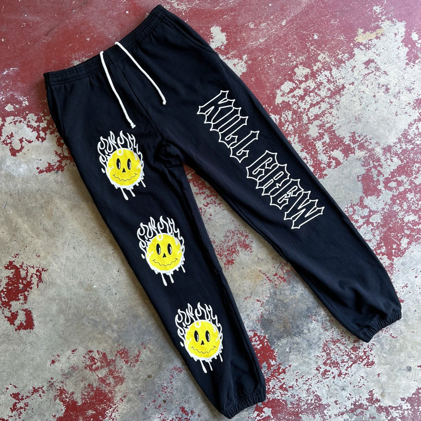 HEAVYWEIGHT LUX SMILEY SWEATPANTS FLAME - BLACK / YELLOW