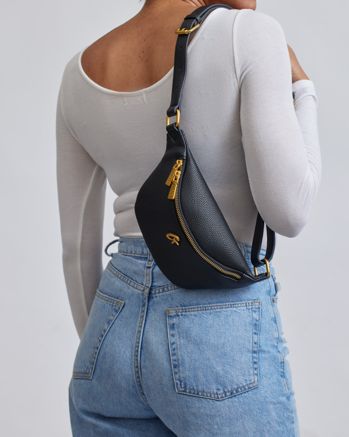 MINI PEBBLE FANNY PACK - BLACK