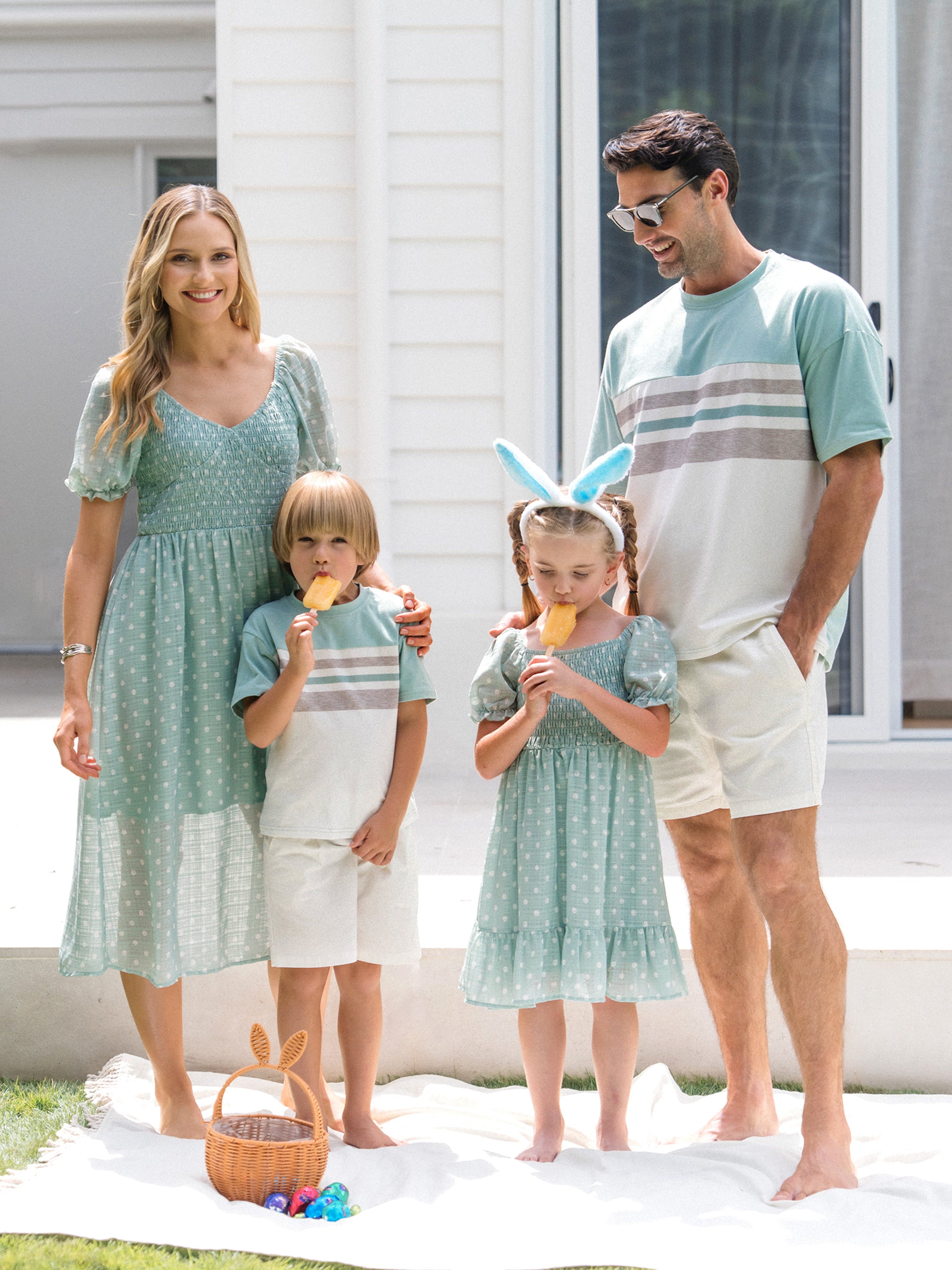 Family Matching T-Shirt & Dress Set Polka Dot Puff-sleeve Dress for Mom, Daughter & Baby, Color Block Cotton Tee for Dad & Son, Perfect for Family Outings & Photos Light Green