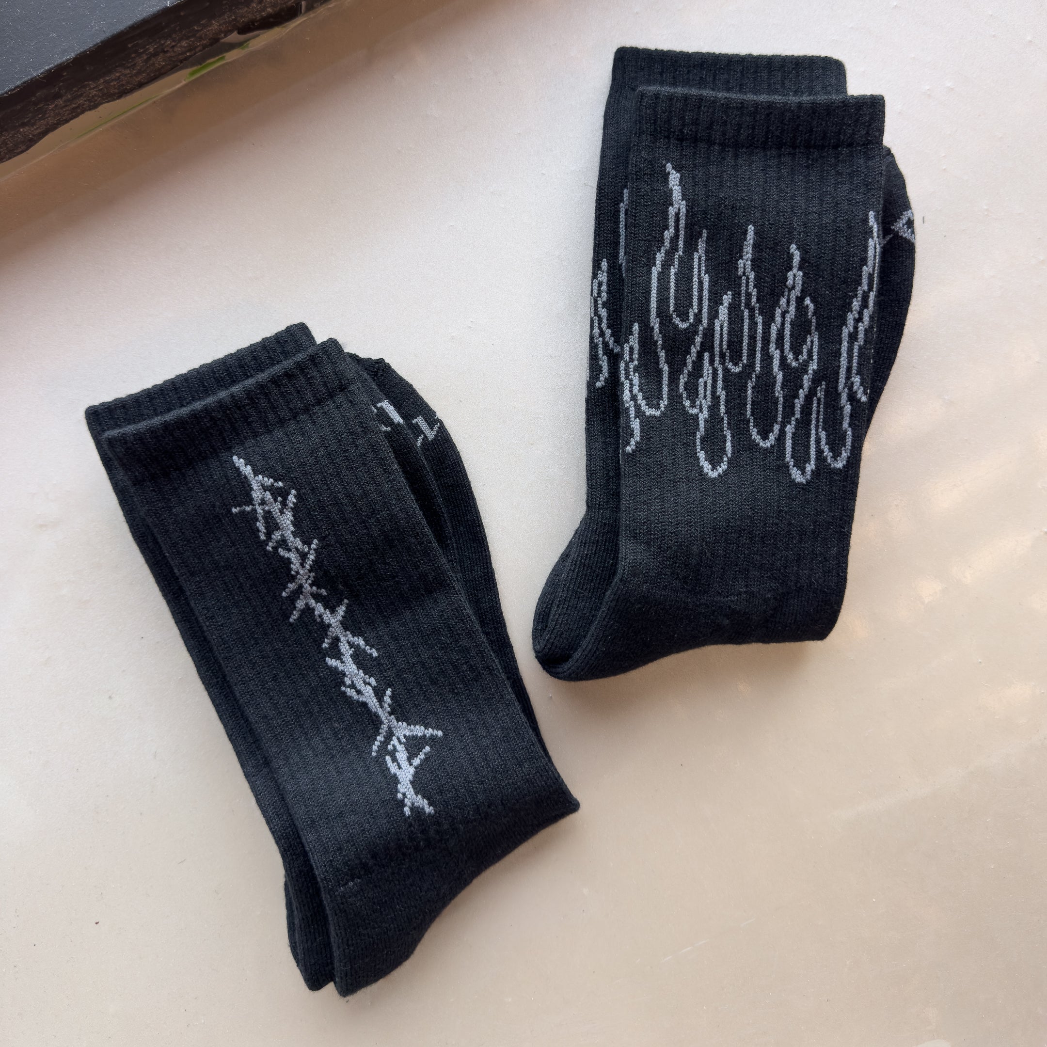 FLAME HIGH SOCKS - BLACKOUT
