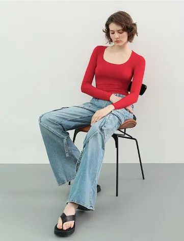 Women's Scoop Neck Long Sleeve Top