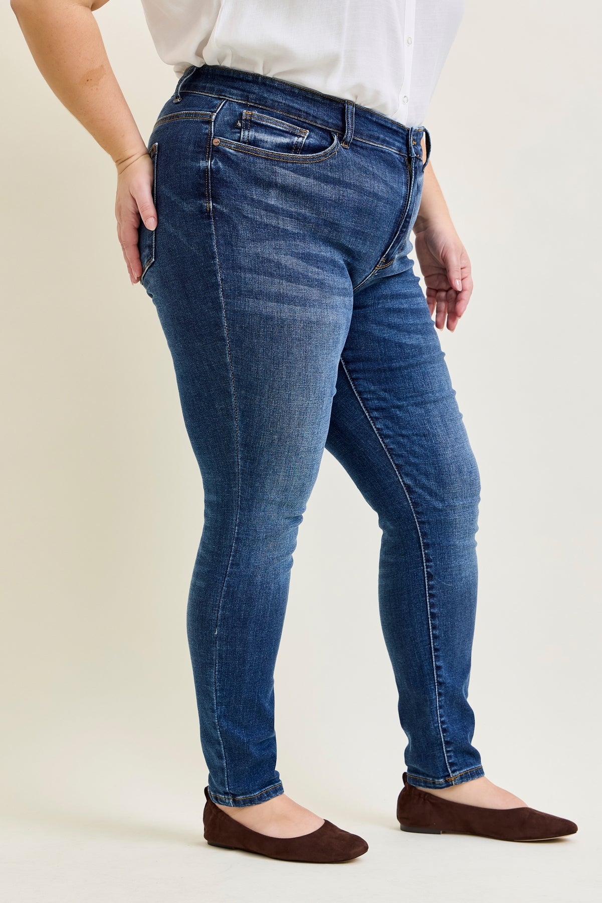 Ella Mid Rise Handsand Classic Skinny - PLUS