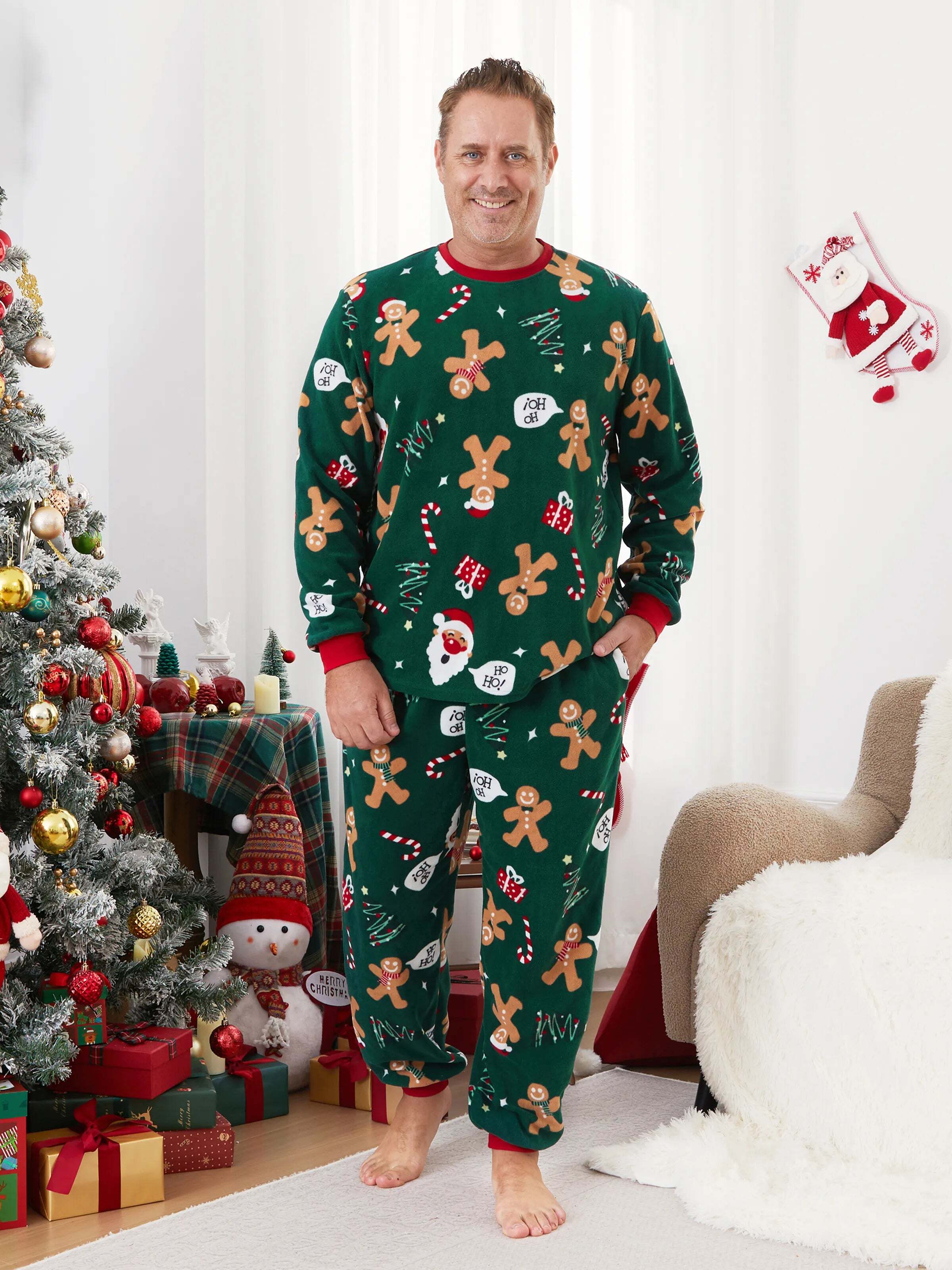Christmas Pajamas Family Matching Fleece Gingerbread Man Long Sleeves Pajamas Sets with Christmas Socks Dark Green